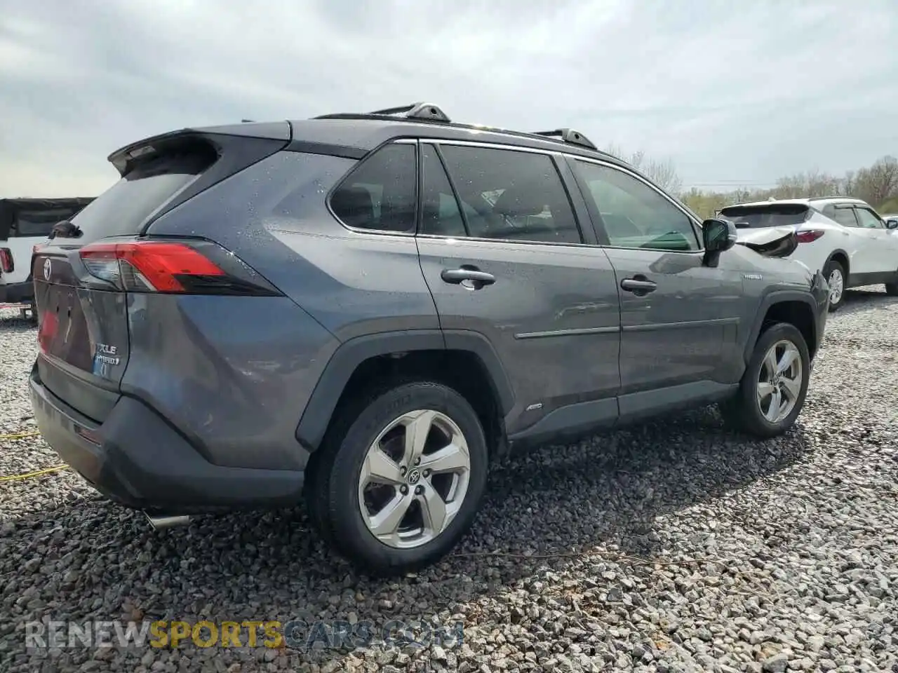 3 Photograph of a damaged car 4T3B6RFV6MU056878 TOYOTA RAV4 2021