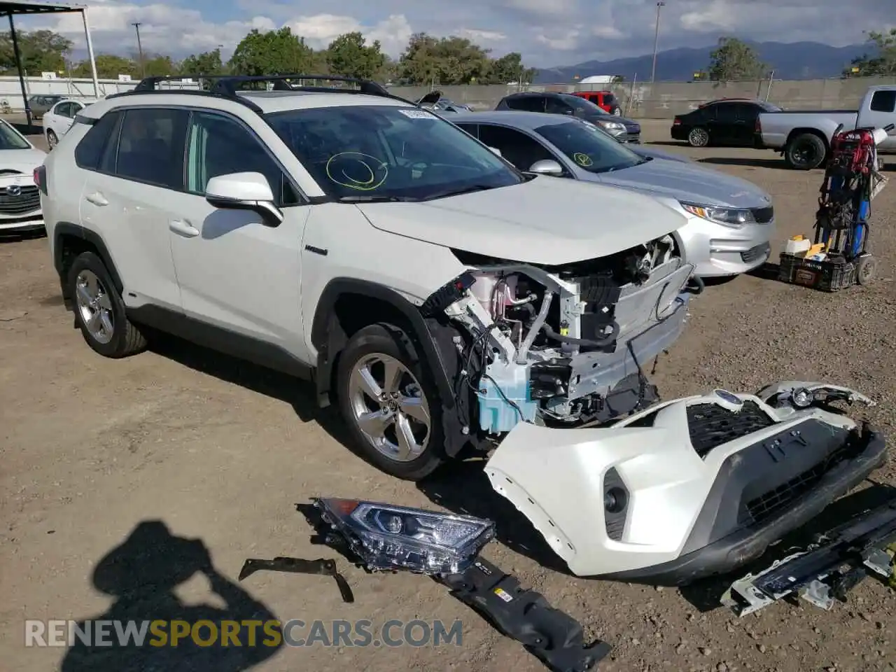 1 Photograph of a damaged car 4T3B6RFV8MU047082 TOYOTA RAV4 2021