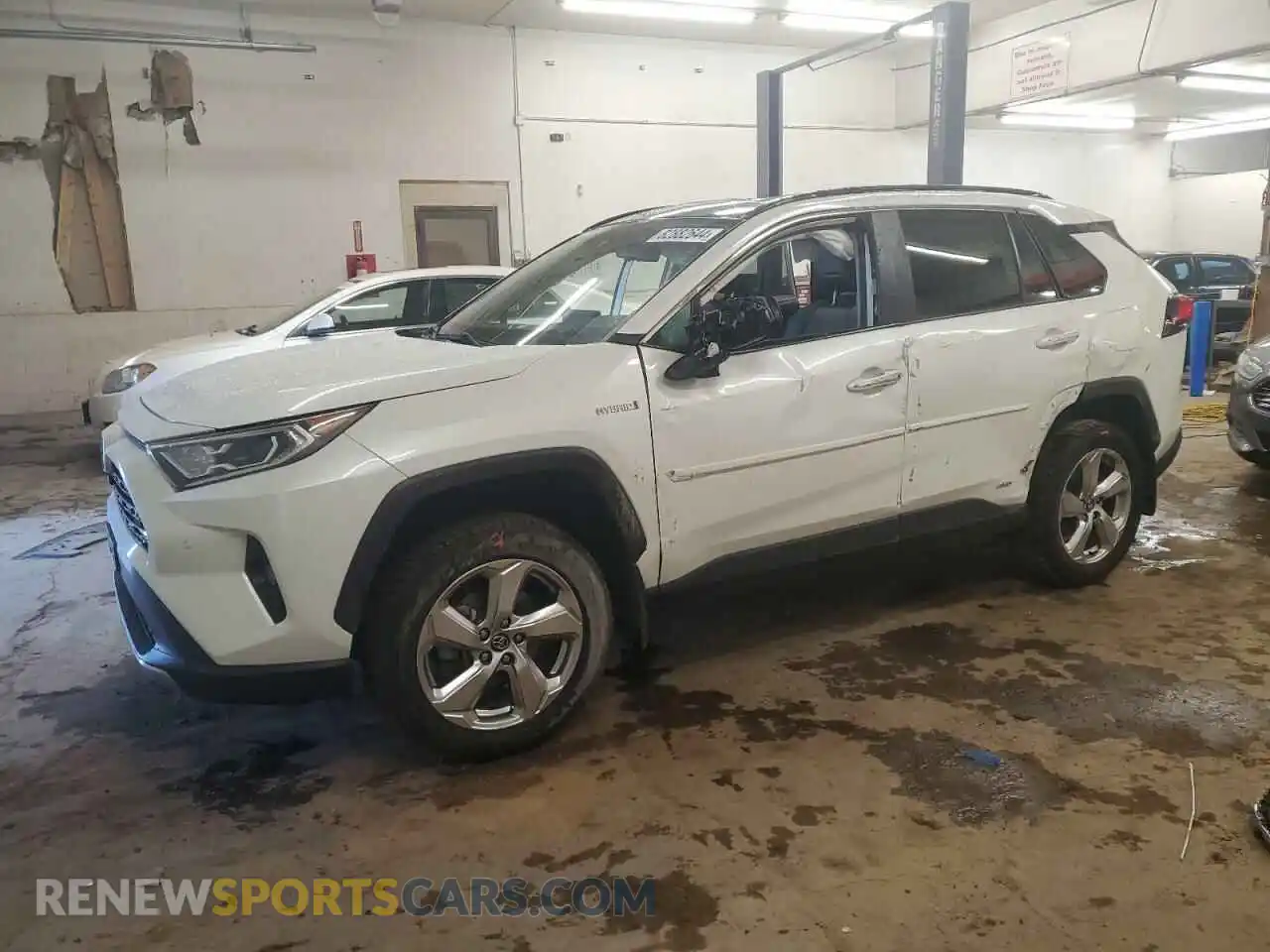 1 Photograph of a damaged car 4T3D6RFV4MU023404 TOYOTA RAV4 2021