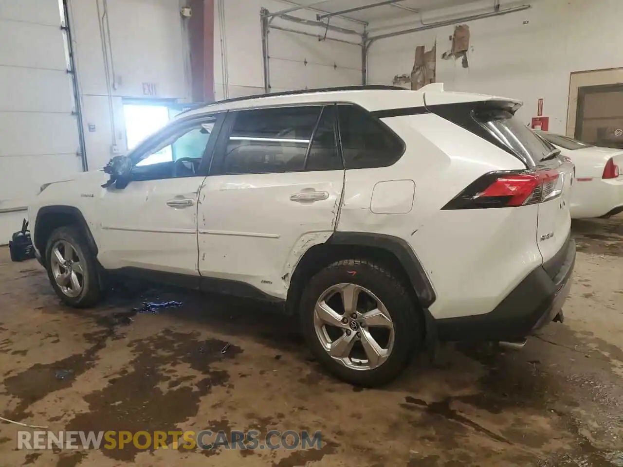 2 Photograph of a damaged car 4T3D6RFV4MU023404 TOYOTA RAV4 2021