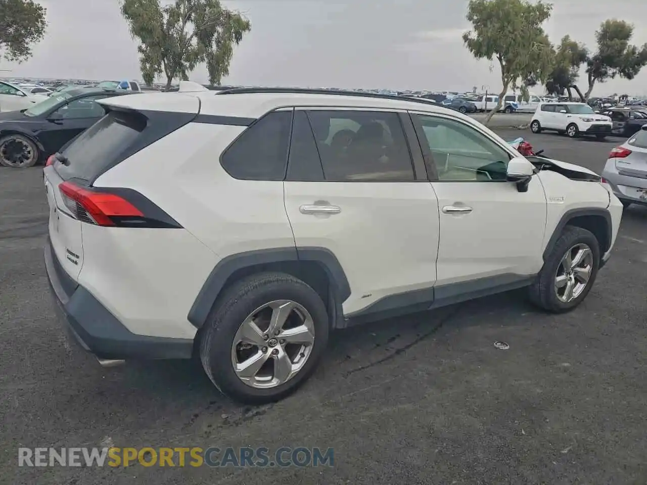 3 Photograph of a damaged car 4T3D6RFV8MU019341 TOYOTA RAV4 2021