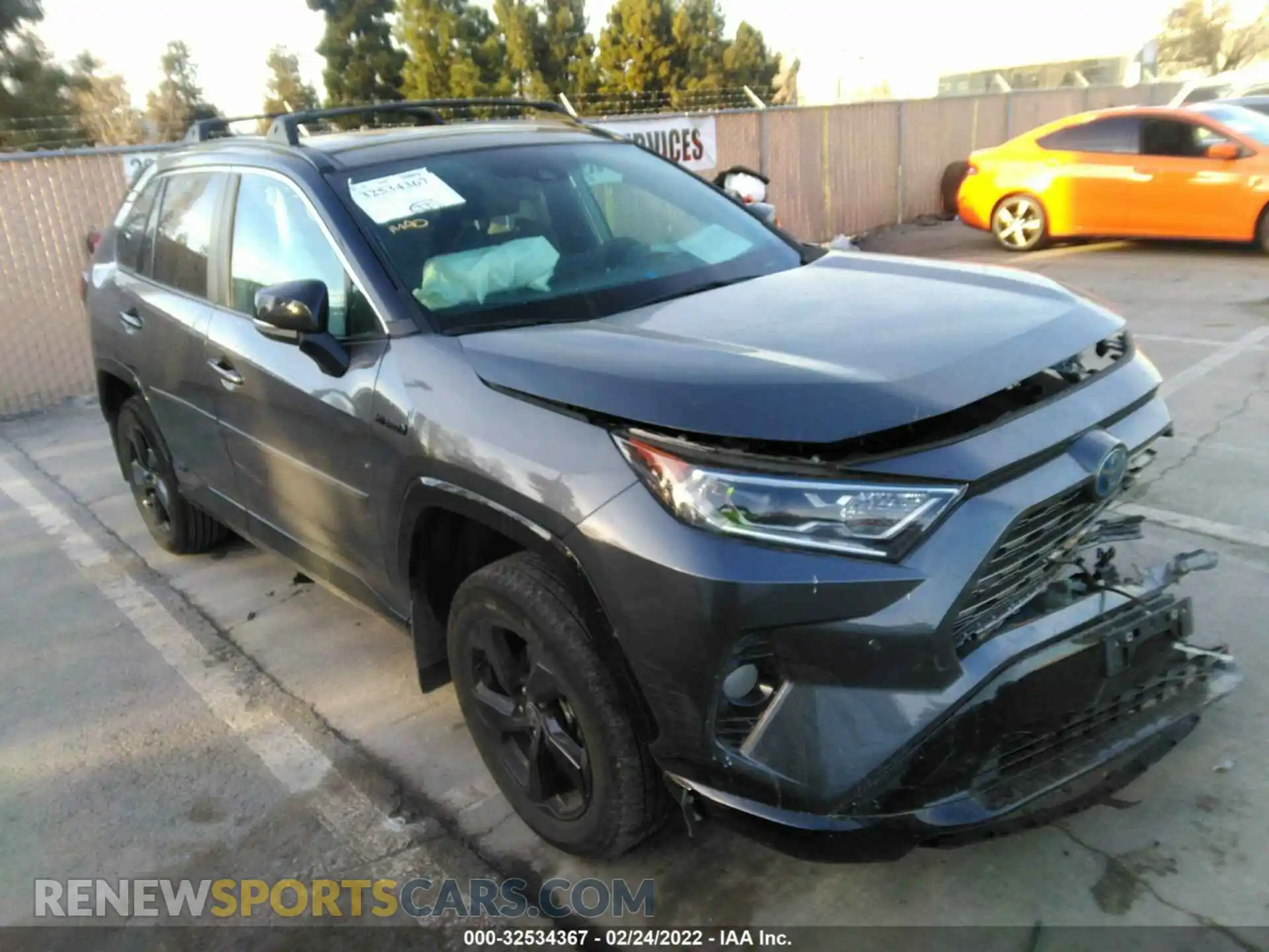 1 Photograph of a damaged car 4T3E6RFV1MU030461 TOYOTA RAV4 2021