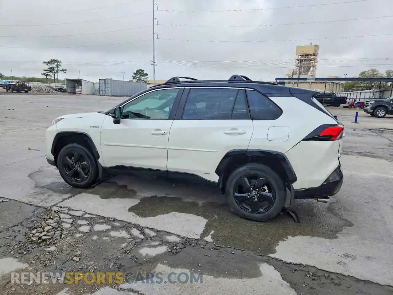2 Photograph of a damaged car 4T3E6RFV9MU061442 TOYOTA RAV4 2021