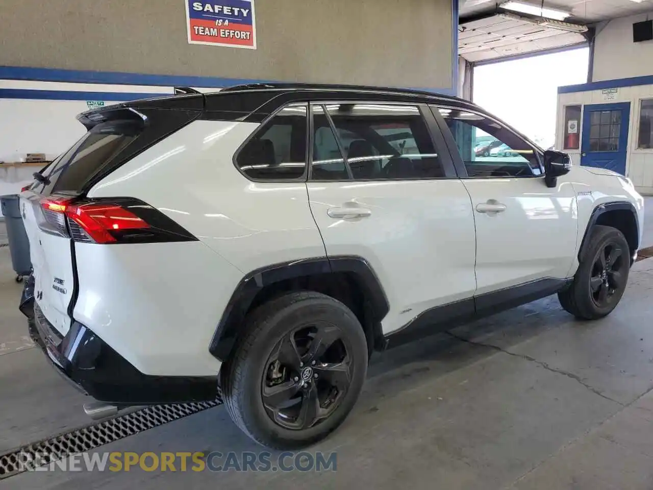 3 Photograph of a damaged car 4T3E6RFVXMU026666 TOYOTA RAV4 2021