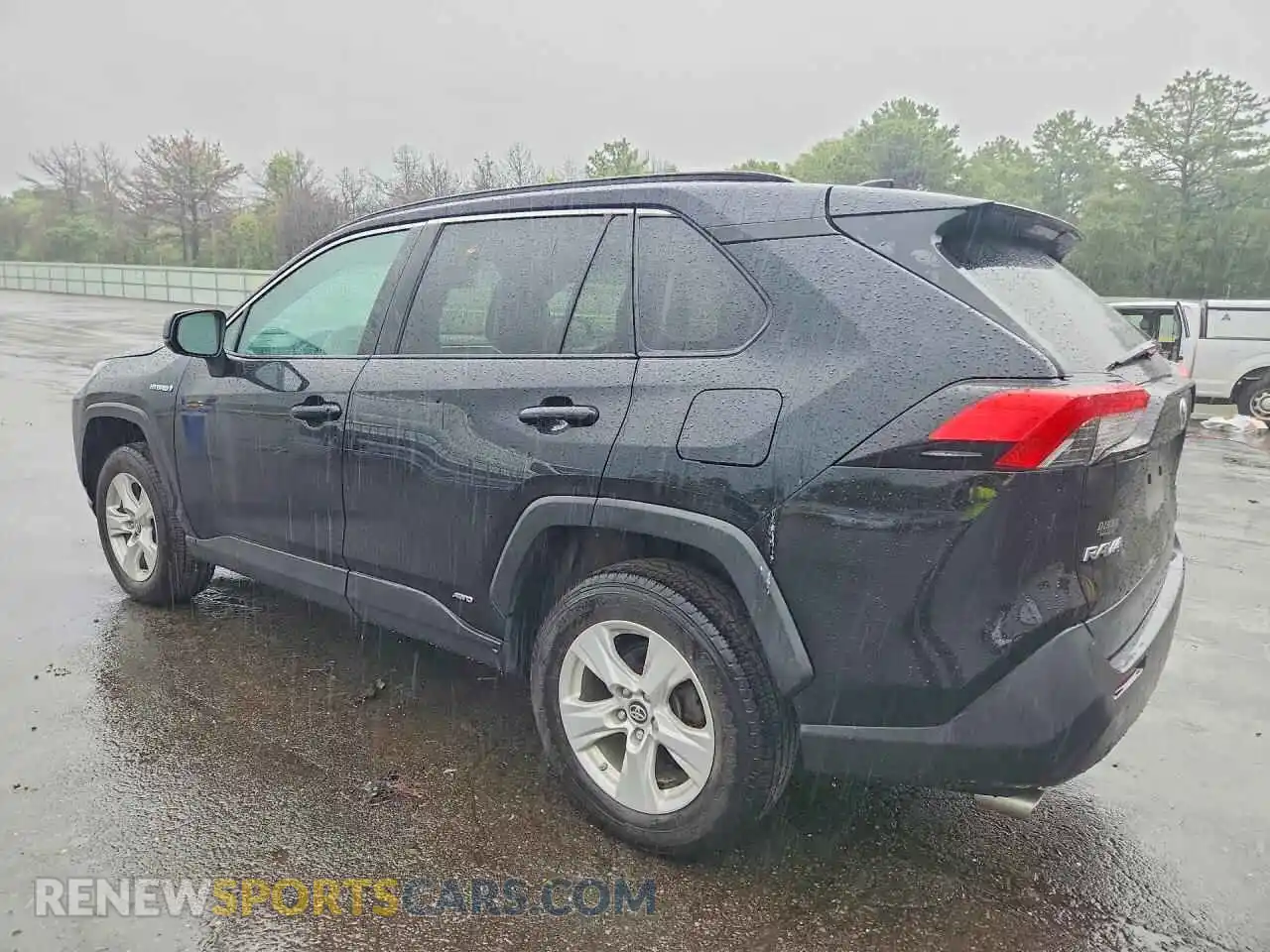 2 Photograph of a damaged car 4T3L6RFV8MU014605 TOYOTA RAV4 2021
