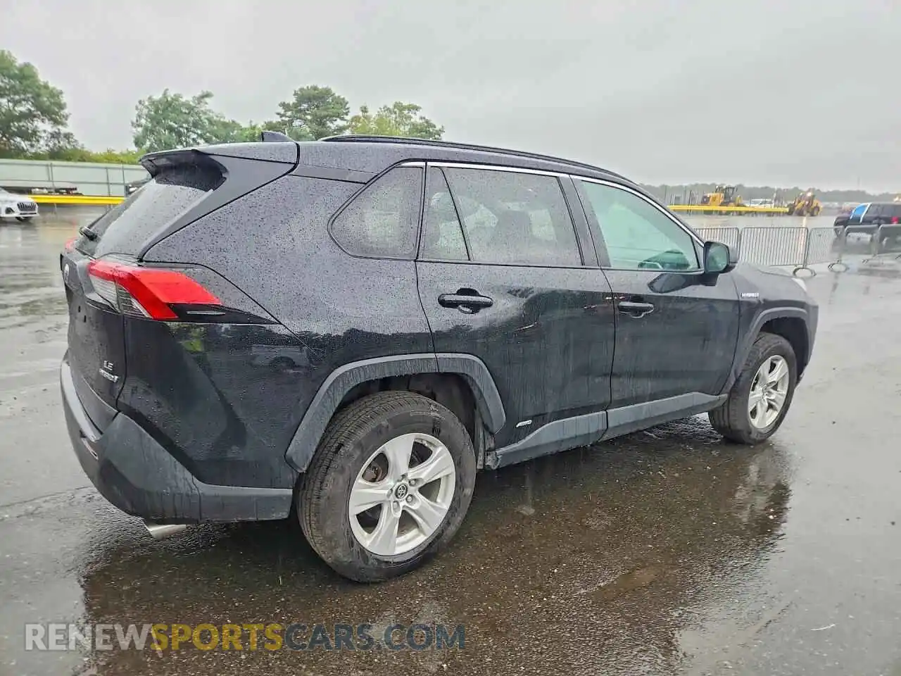 3 Photograph of a damaged car 4T3L6RFV8MU014605 TOYOTA RAV4 2021