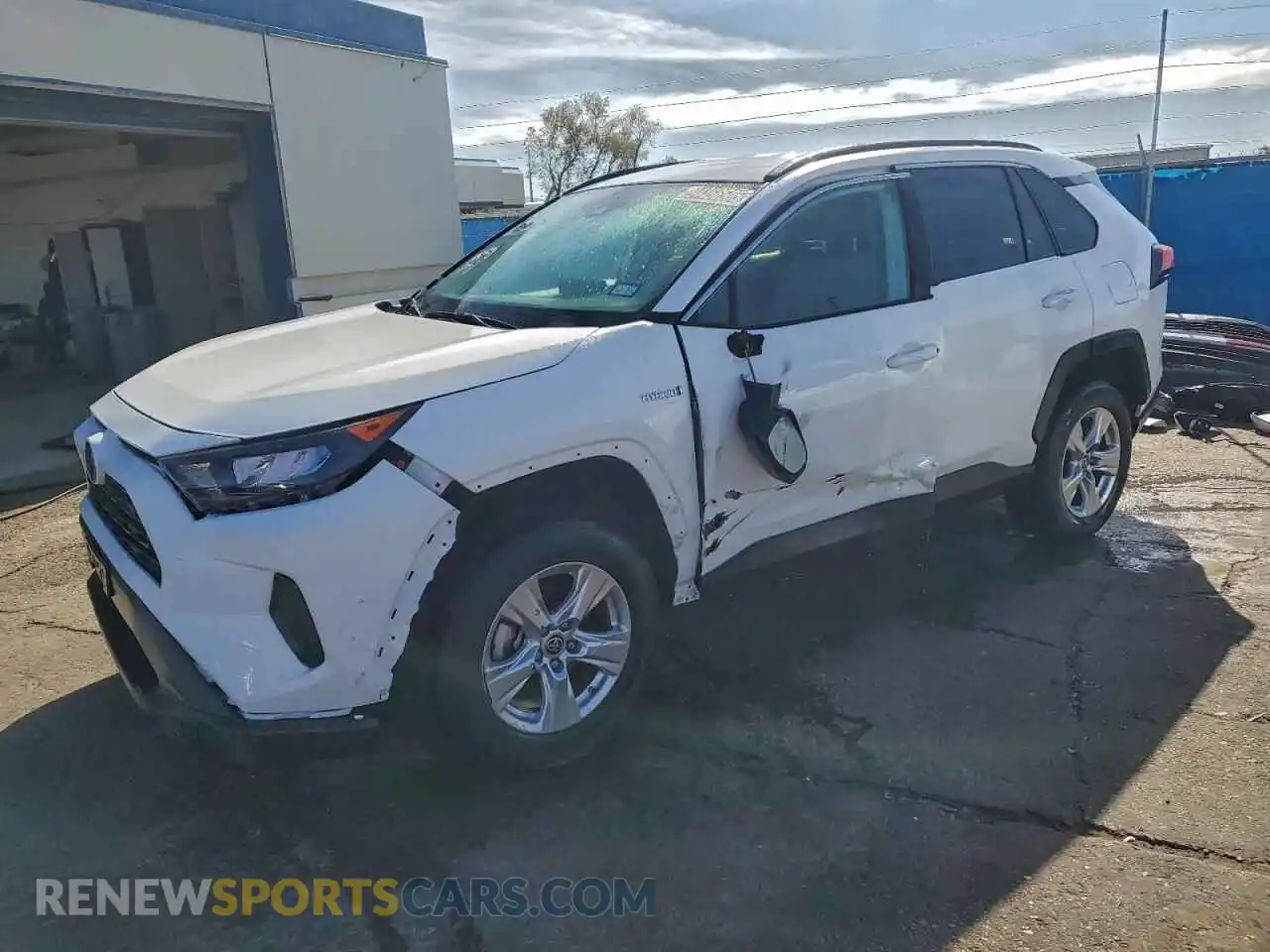 1 Photograph of a damaged car 4T3LWRFV8MU038645 TOYOTA RAV4 2021