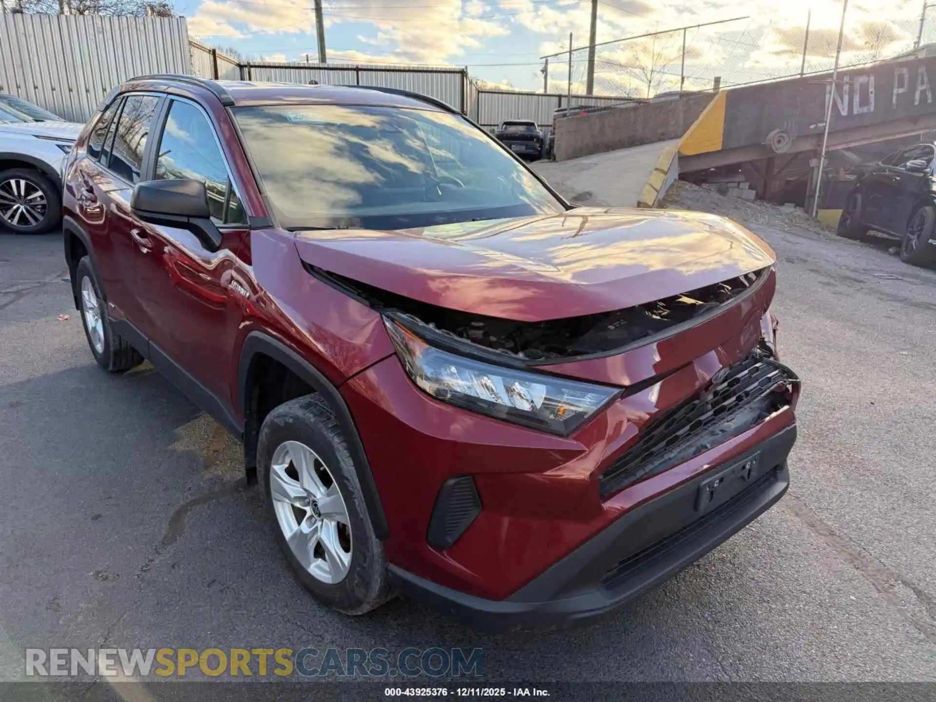 1 Photograph of a damaged car 4T3LWRFV9MU031140 TOYOTA RAV4 2021