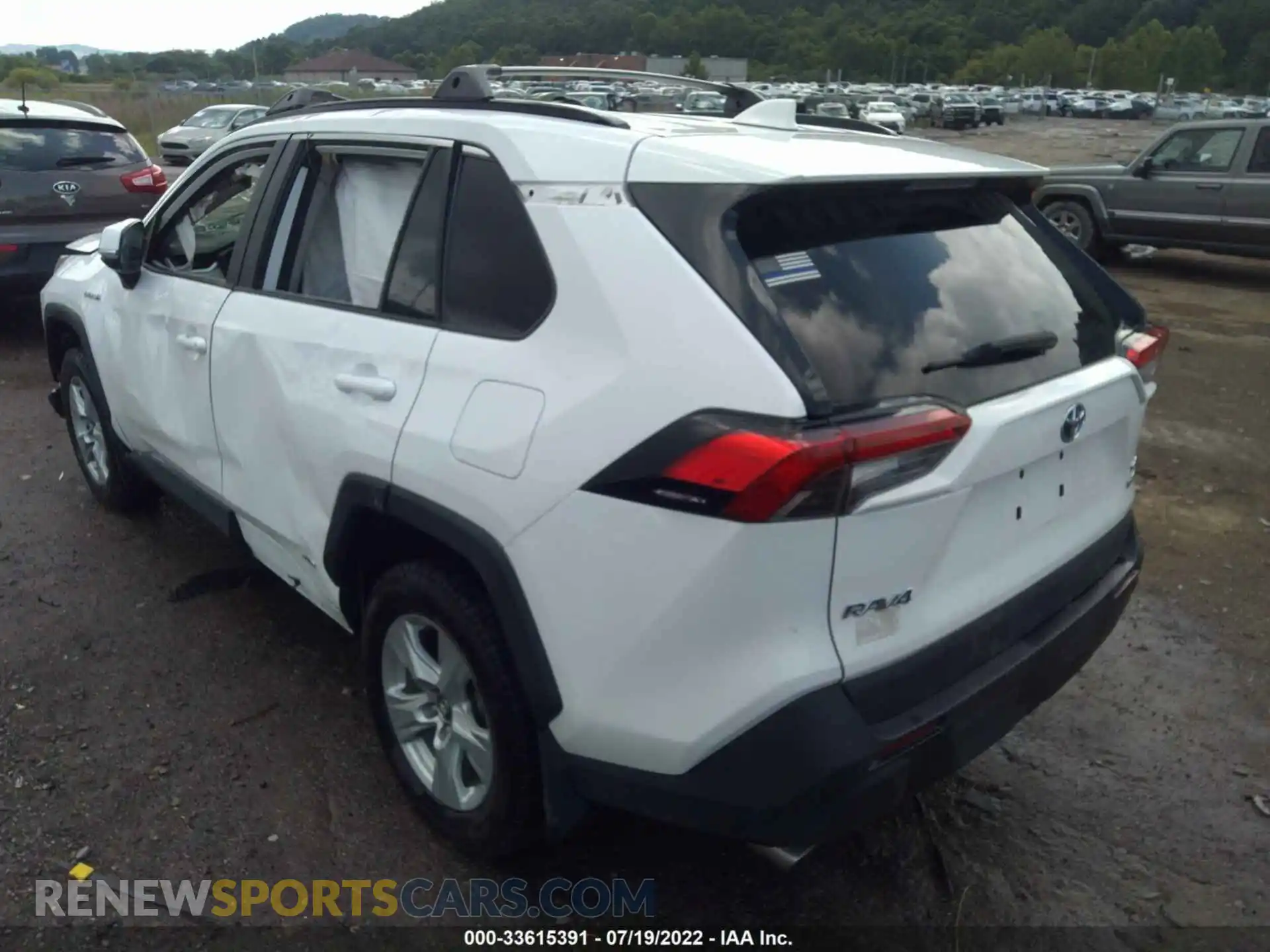 3 Photograph of a damaged car 4T3R6RFV0MU019551 TOYOTA RAV4 2021