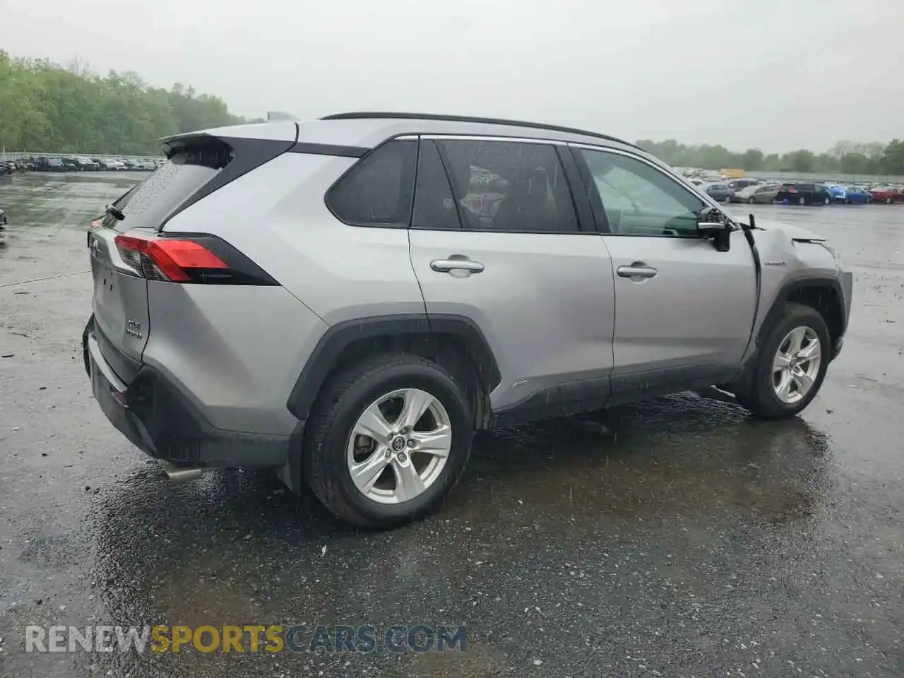 3 Photograph of a damaged car 4T3R6RFV2MU015033 TOYOTA RAV4 2021