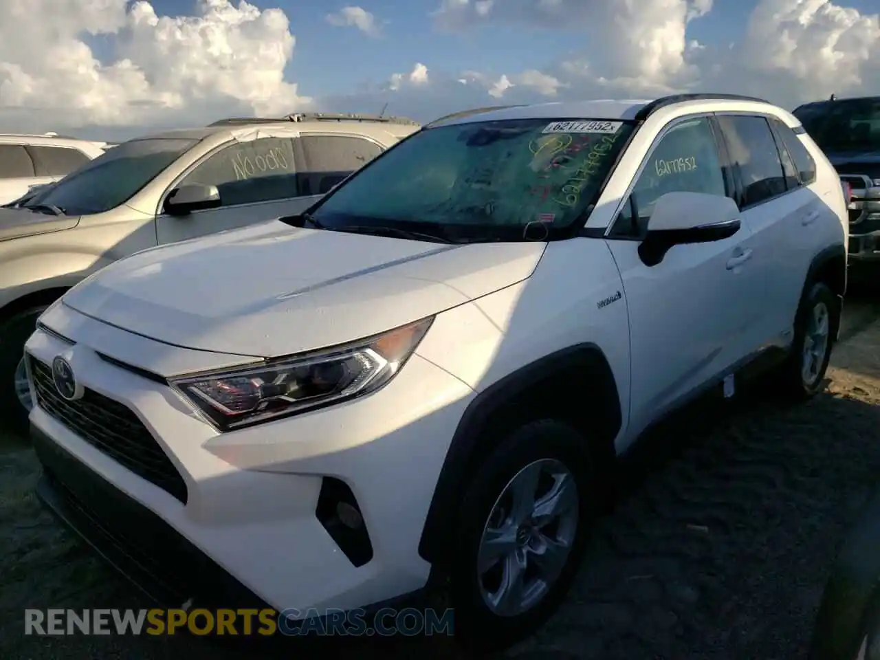 2 Photograph of a damaged car 4T3R6RFV3MU009385 TOYOTA RAV4 2021