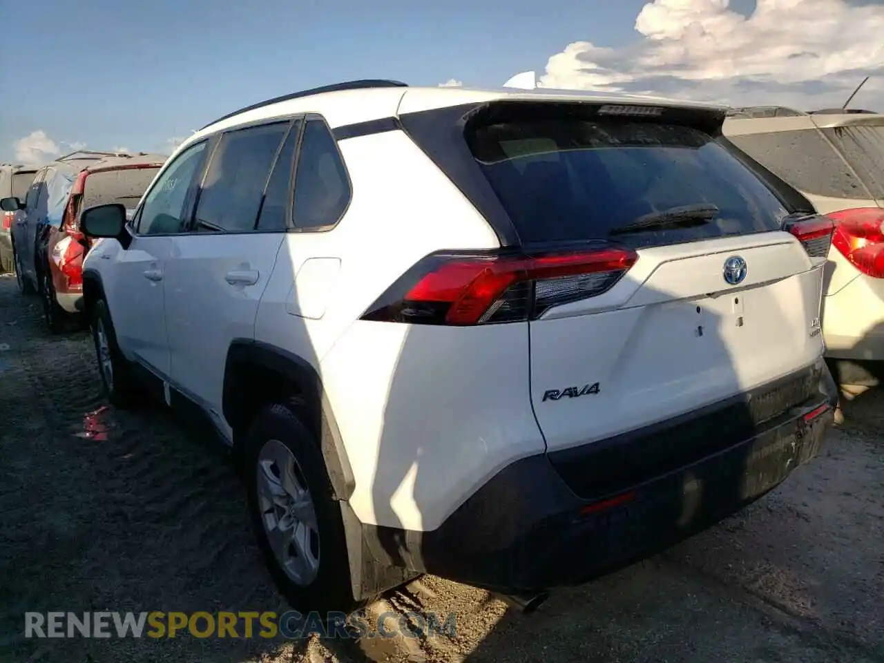 3 Photograph of a damaged car 4T3R6RFV3MU009385 TOYOTA RAV4 2021
