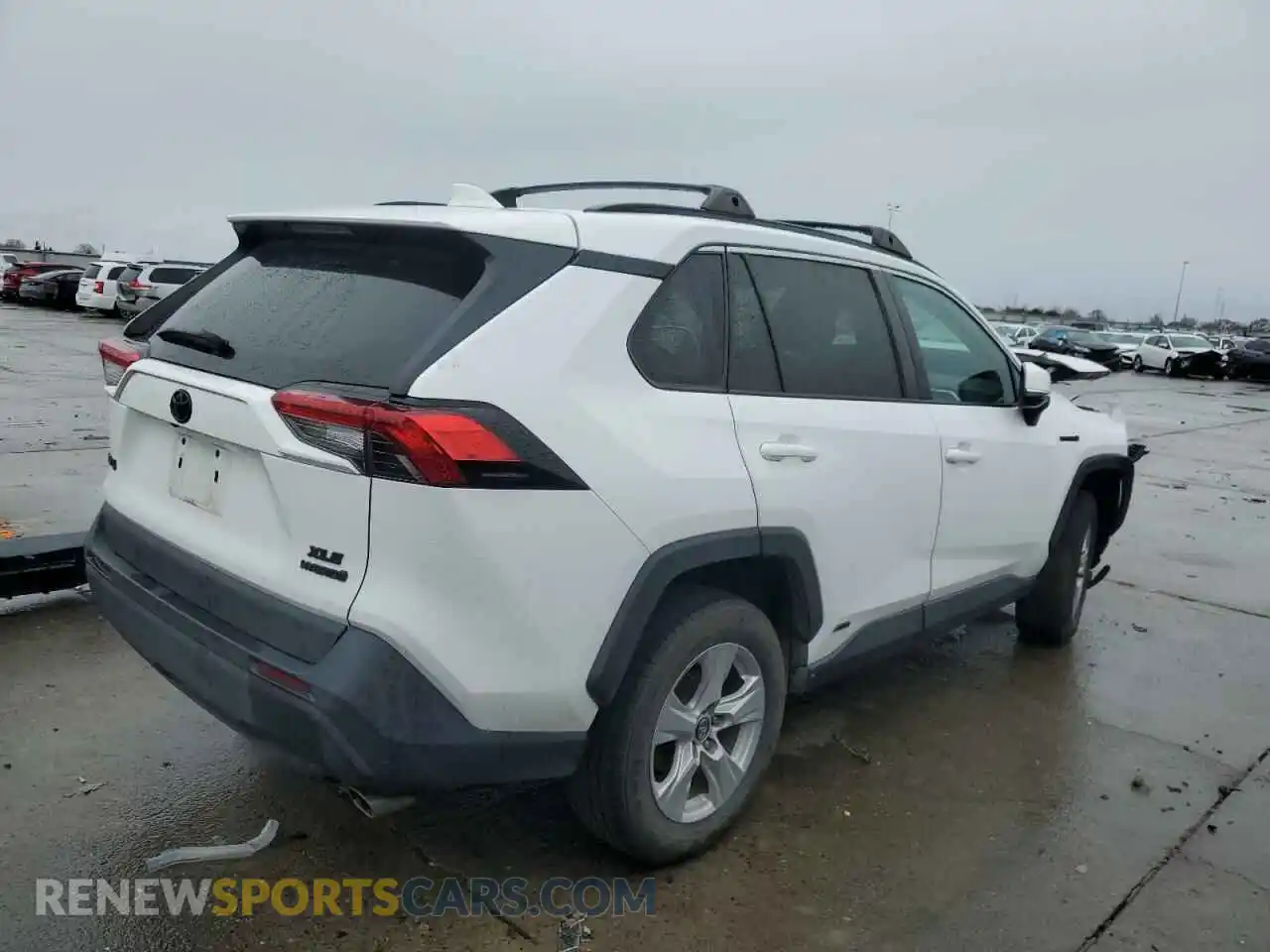 3 Photograph of a damaged car 4T3R6RFV4MU014997 TOYOTA RAV4 2021