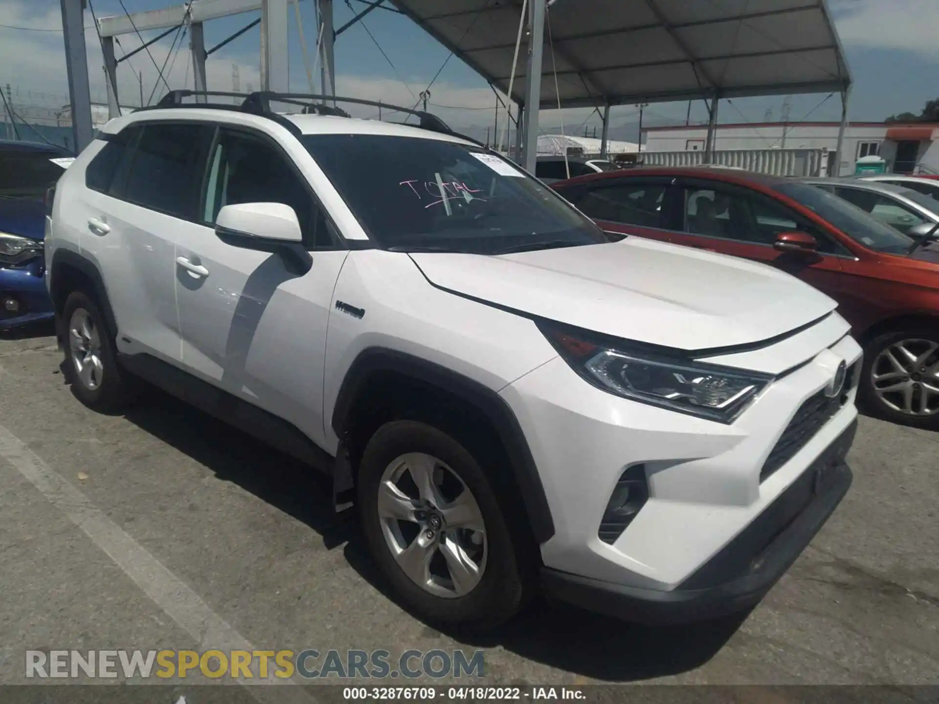1 Photograph of a damaged car 4T3R6RFV5MU006262 TOYOTA RAV4 2021