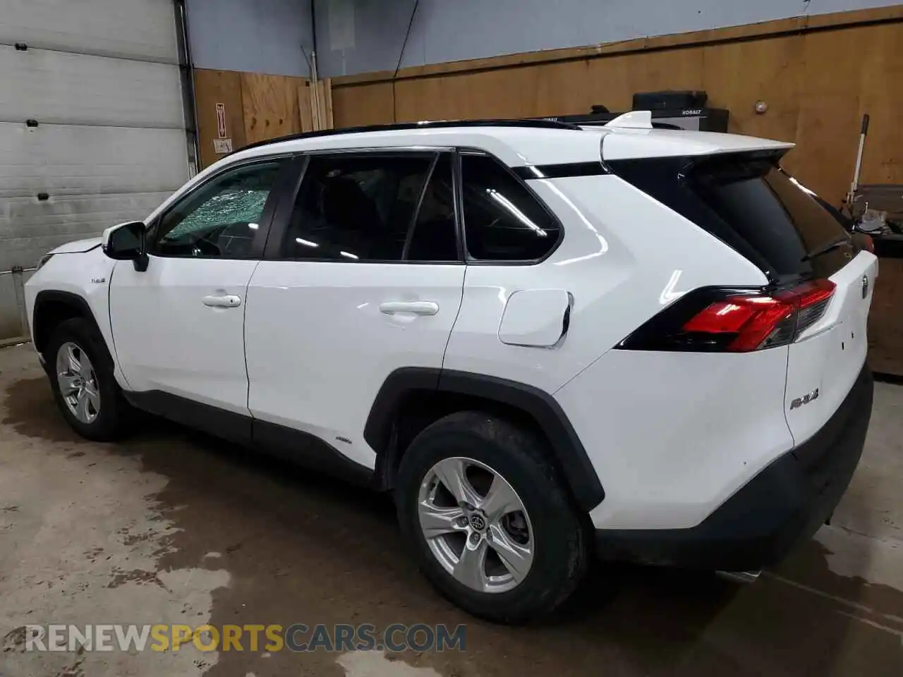 2 Photograph of a damaged car 4T3R6RFV6MU017707 TOYOTA RAV4 2021