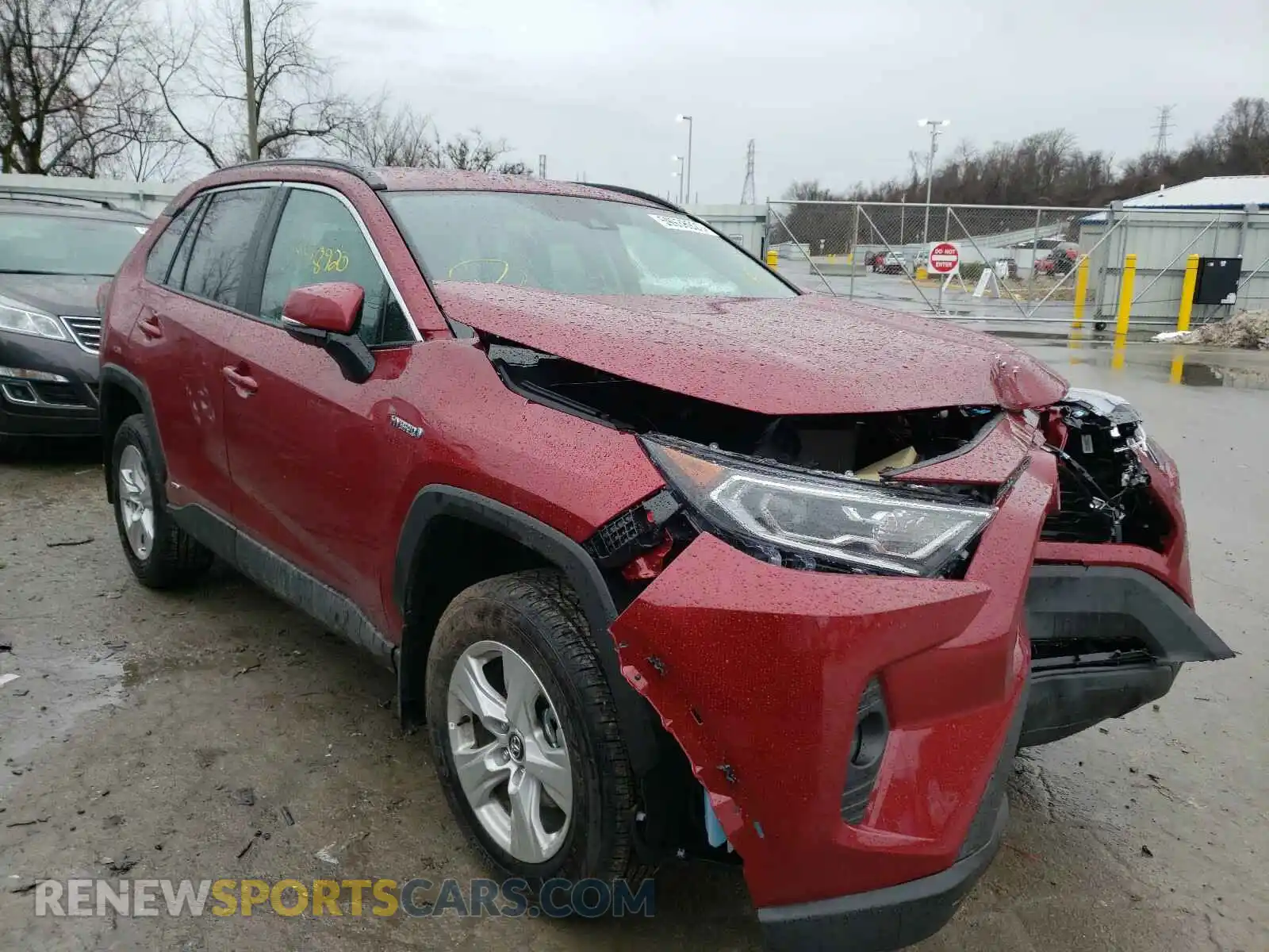 1 Photograph of a damaged car 4T3R6RFV7MU012208 TOYOTA RAV4 2021