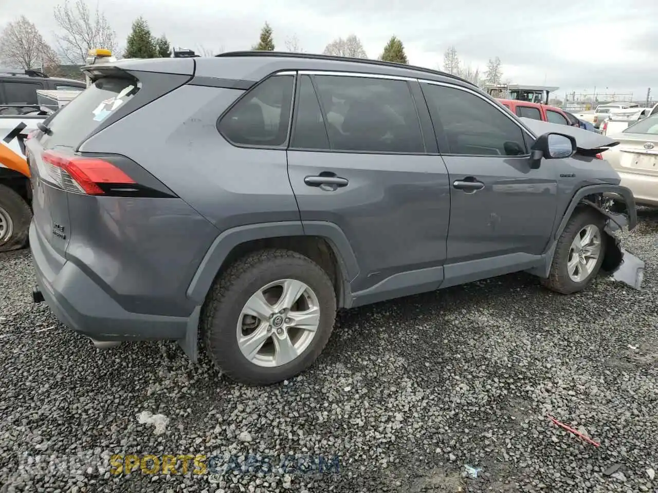 3 Photograph of a damaged car 4T3R6RFV7MU021930 TOYOTA RAV4 2021