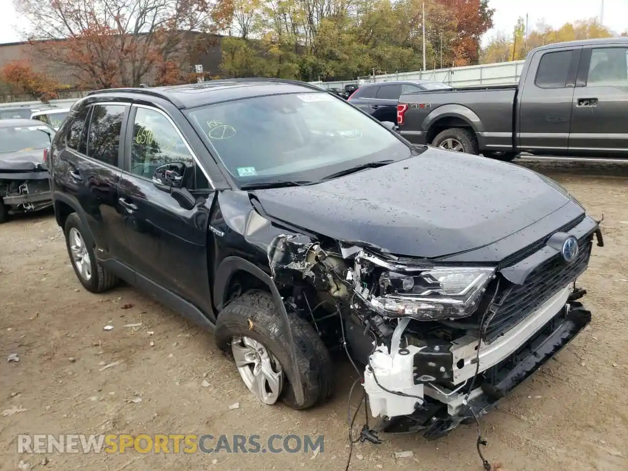1 Photograph of a damaged car 4T3R6RFV8MU013111 TOYOTA RAV4 2021