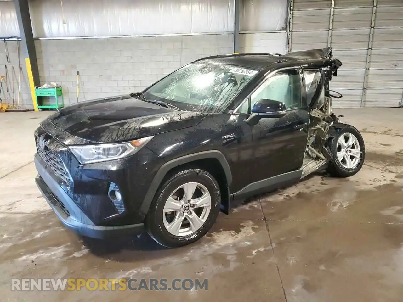 1 Photograph of a damaged car 4T3R6RFV8MU031527 TOYOTA RAV4 2021