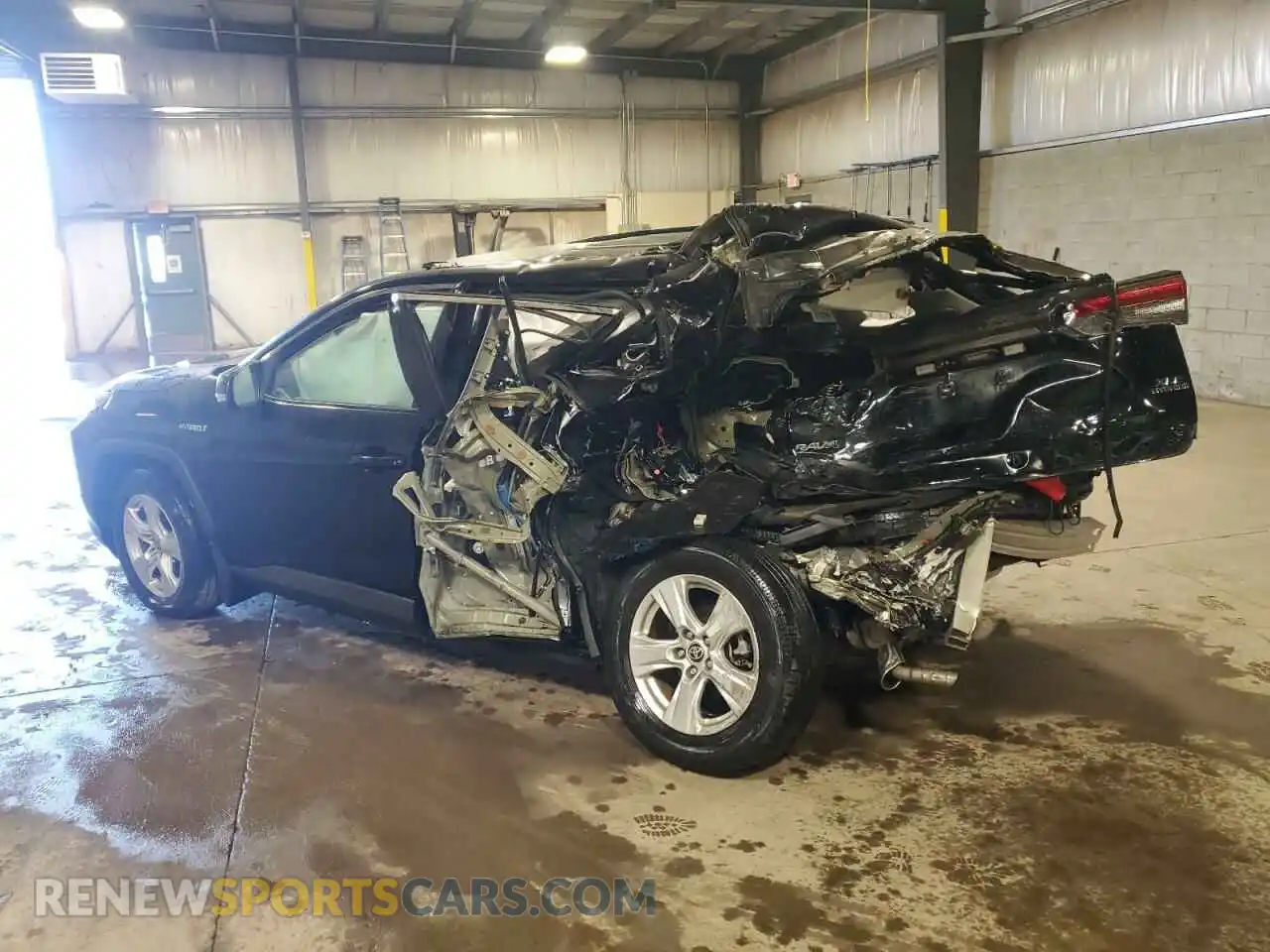 2 Photograph of a damaged car 4T3R6RFV8MU031527 TOYOTA RAV4 2021