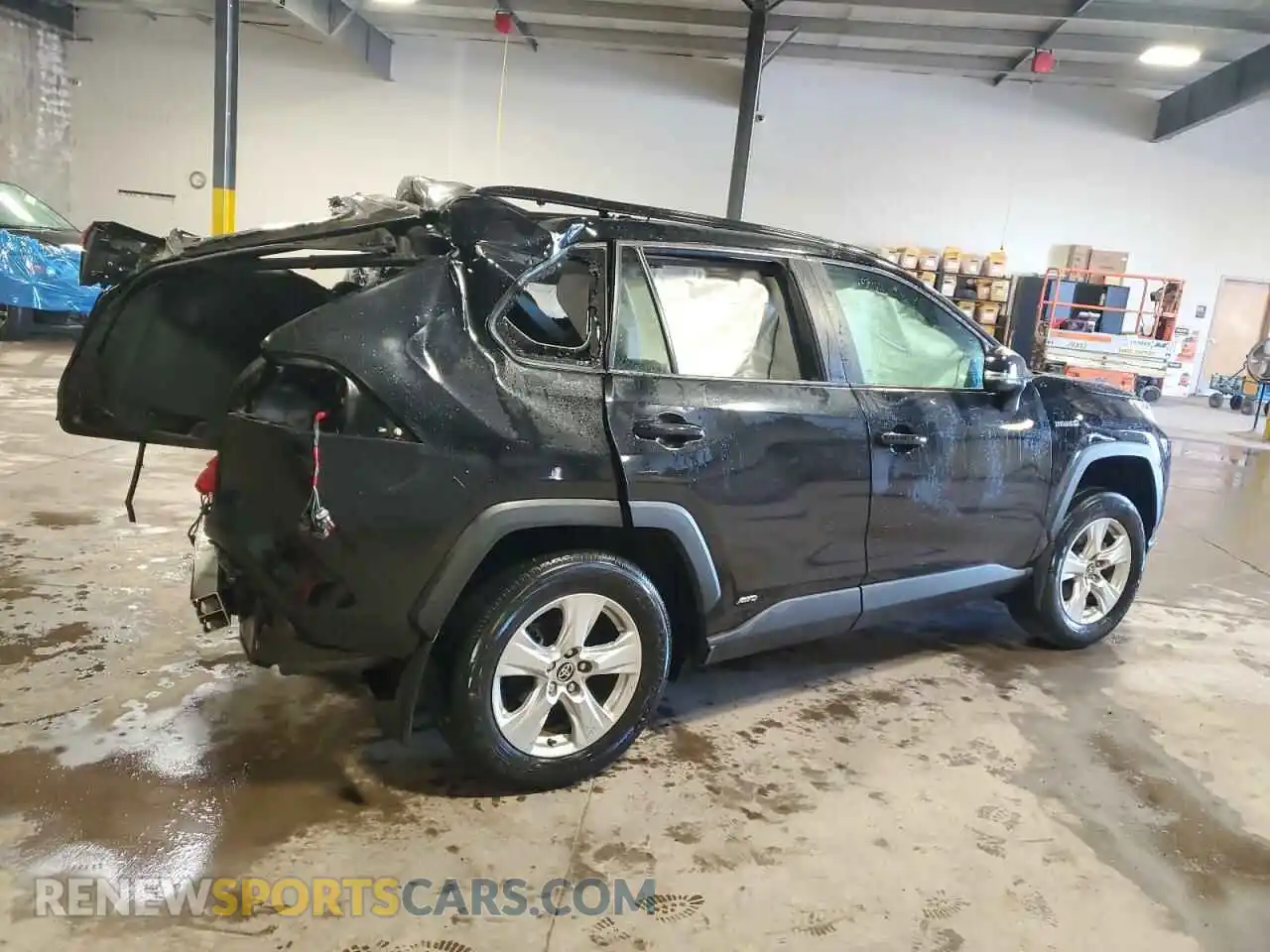 3 Photograph of a damaged car 4T3R6RFV8MU031527 TOYOTA RAV4 2021