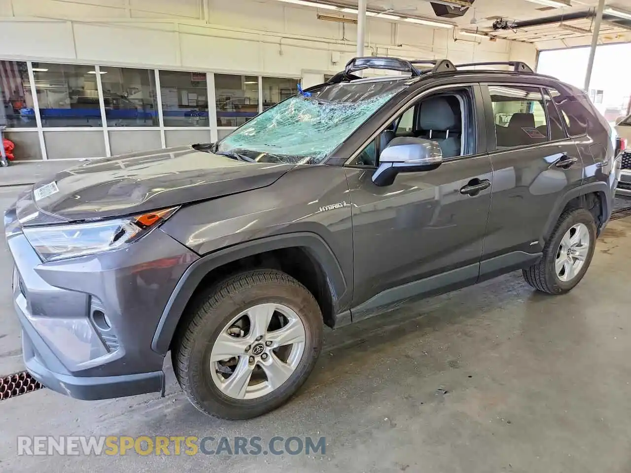 1 Photograph of a damaged car 4T3RWRFV0MU043767 TOYOTA RAV4 2021