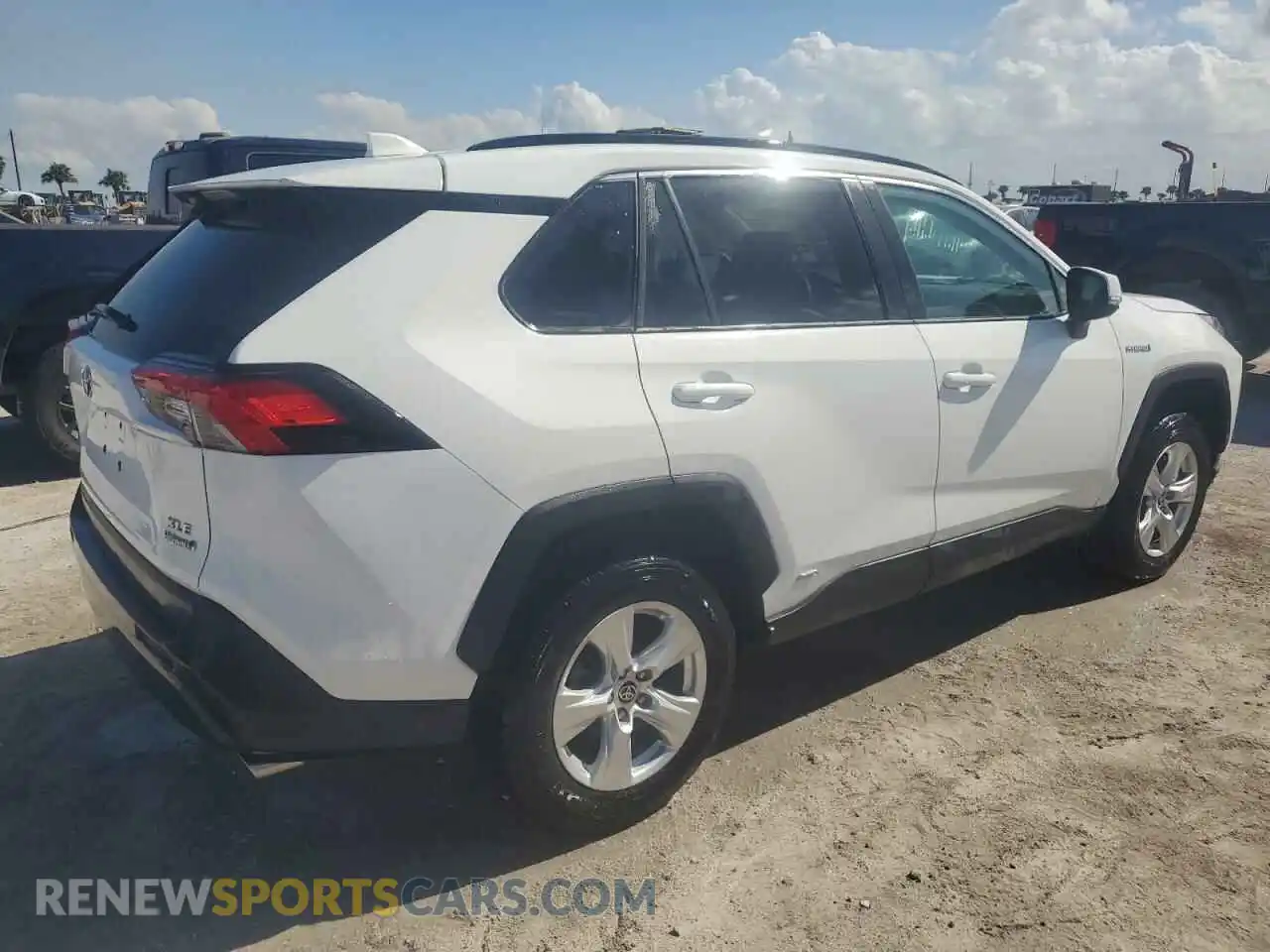3 Photograph of a damaged car 4T3RWRFV3MU038353 TOYOTA RAV4 2021