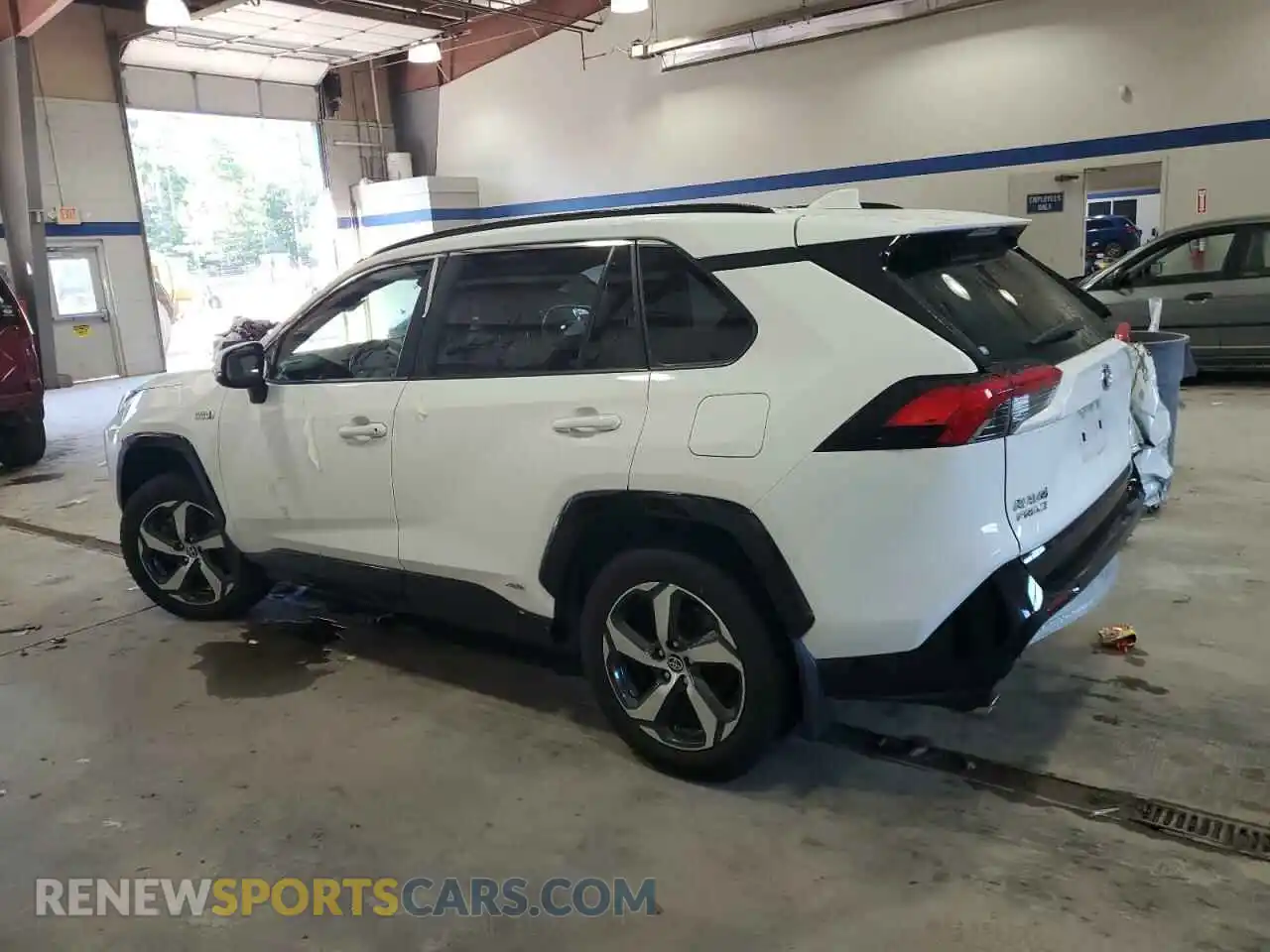 2 Photograph of a damaged car JTMAB3FV0MD032710 TOYOTA RAV4 2021
