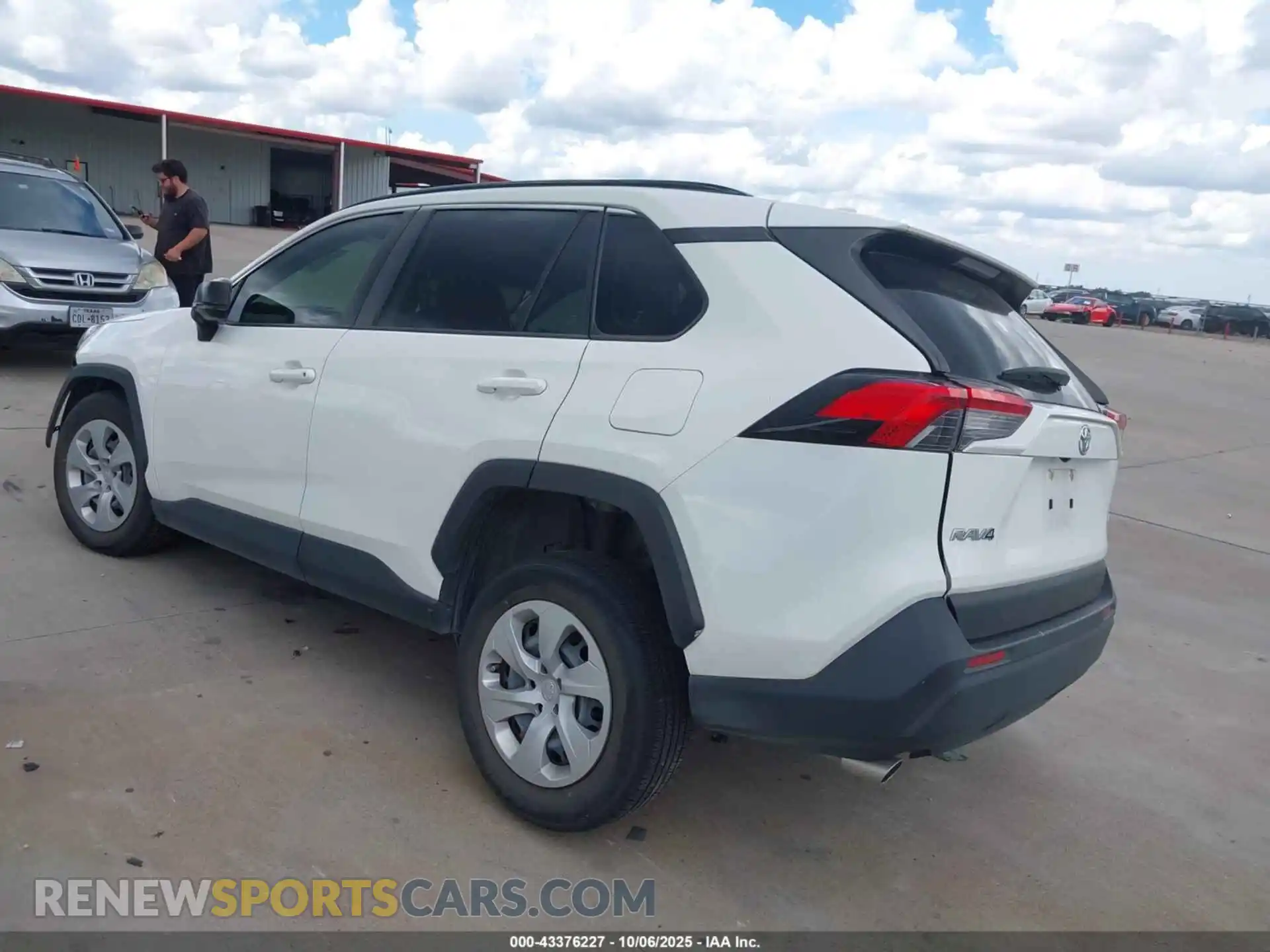 3 Фотография поврежденного автомобиля JTMH1RFV4MD071921 TOYOTA RAV4 2021