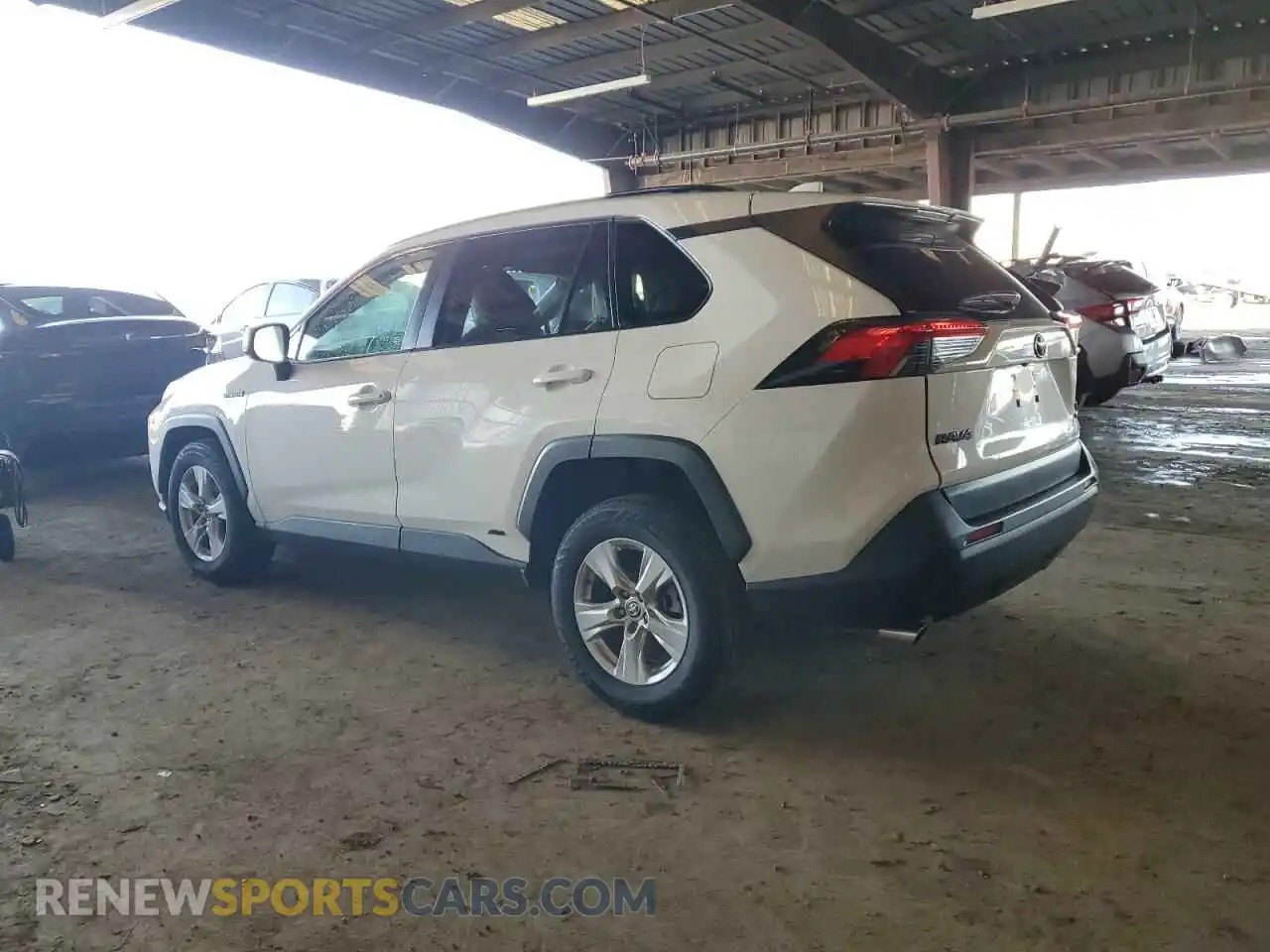 2 fotografías del automóvil dañado JTMM6RFV4MD015008 TOYOTA RAV4 2021