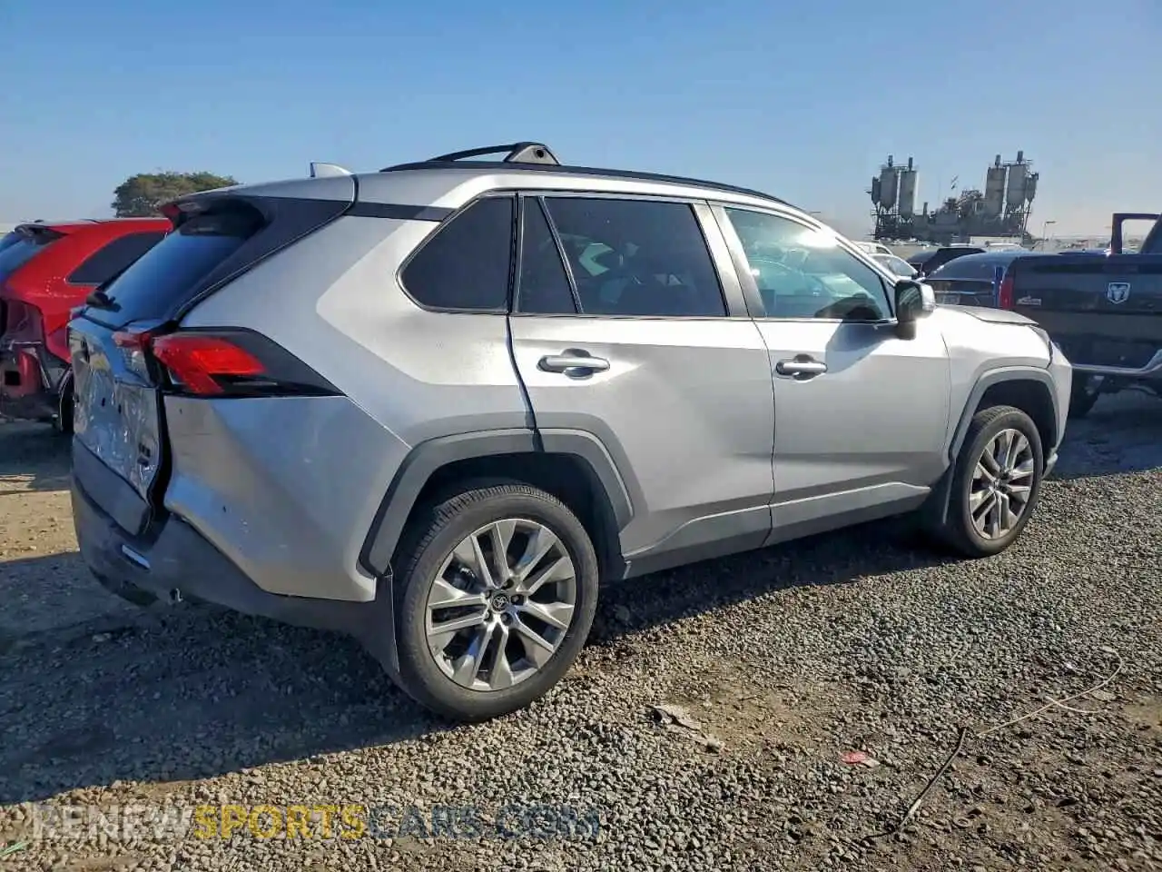 3 Photograph of a damaged car 2T3A1RFV3NC273544 TOYOTA RAV4 2022