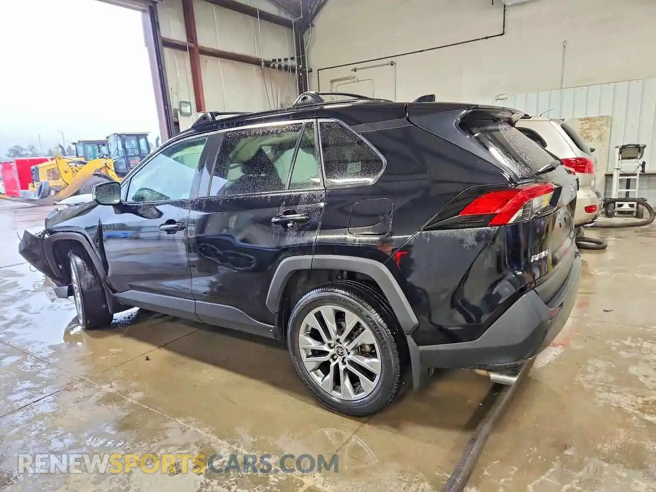 2 Photograph of a damaged car 2T3A1RFV8NC273068 TOYOTA RAV4 2022
