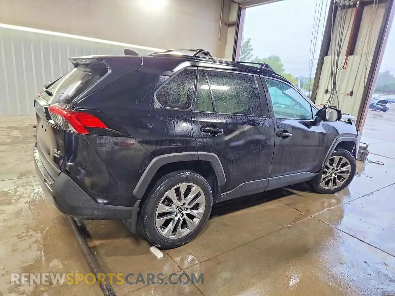 3 Photograph of a damaged car 2T3A1RFV8NC273068 TOYOTA RAV4 2022