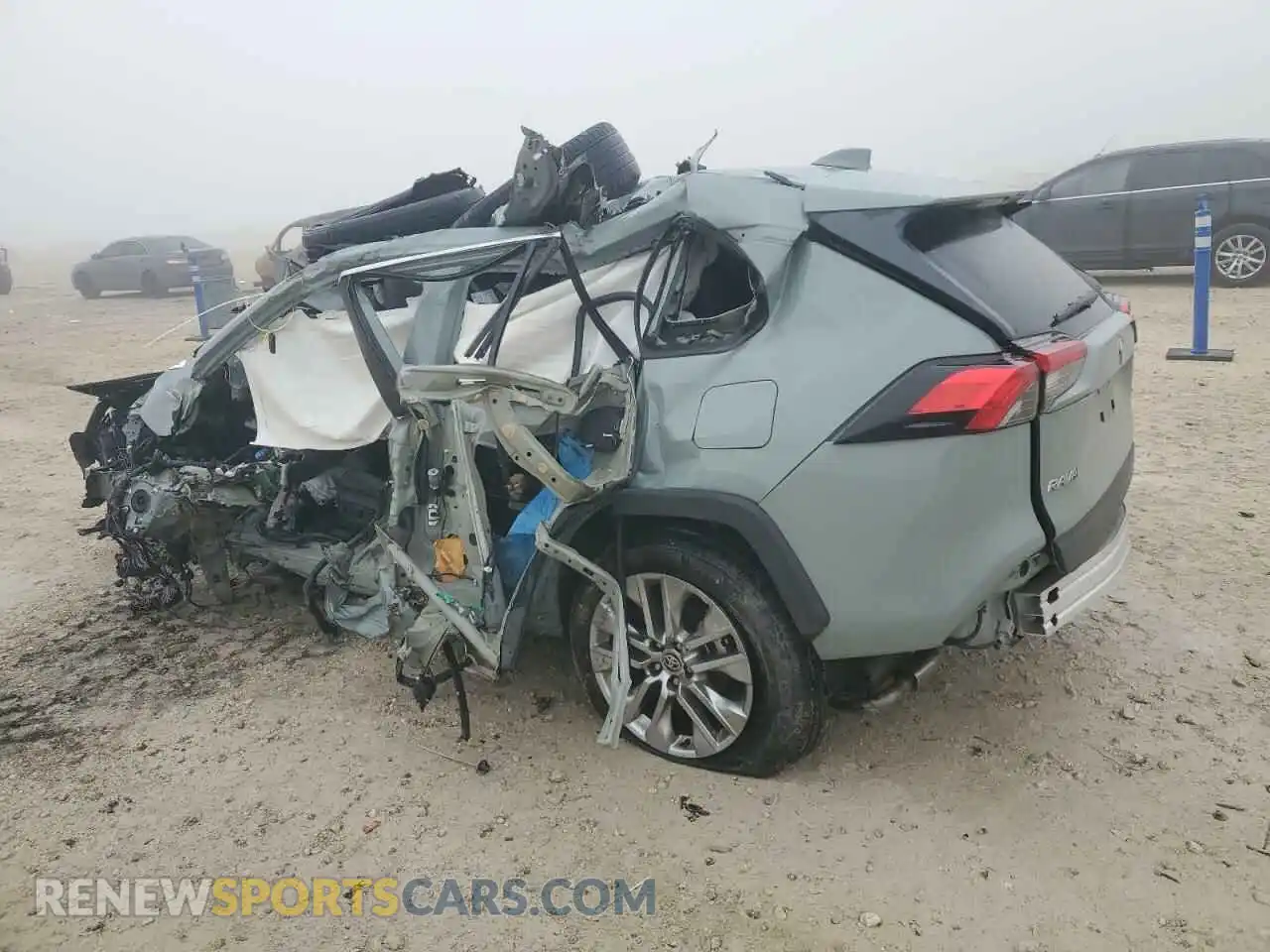 2 Photograph of a damaged car 2T3C1RFV0NW211543 TOYOTA RAV4 2022