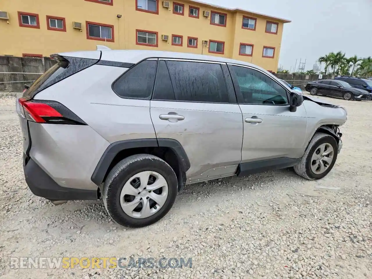 3 Photograph of a damaged car 2T3H1RFV2NC207825 TOYOTA RAV4 2022