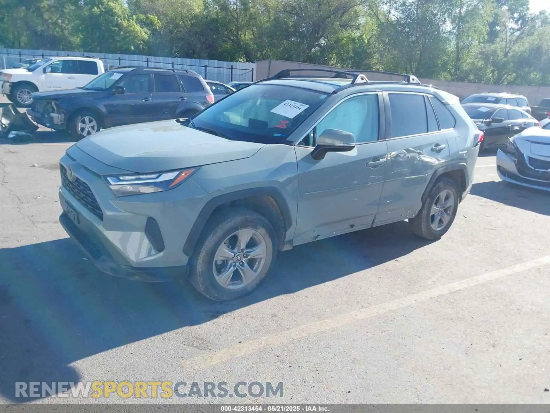 2 Photograph of a damaged car 2T3P1RFV6NW280237 TOYOTA RAV4 2022
