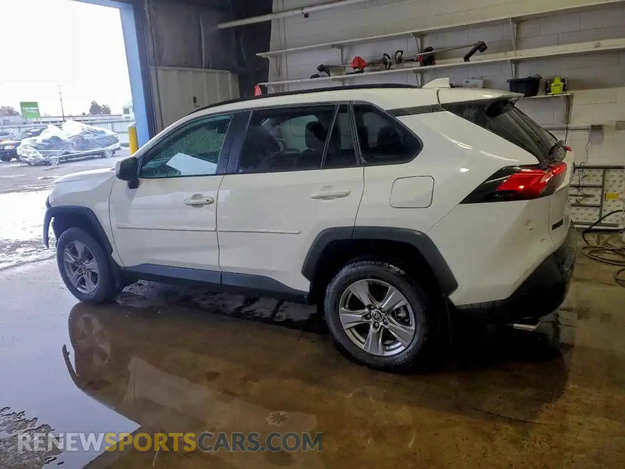 2 Photograph of a damaged car 2T3P1RFV9NC275843 TOYOTA RAV4 2022