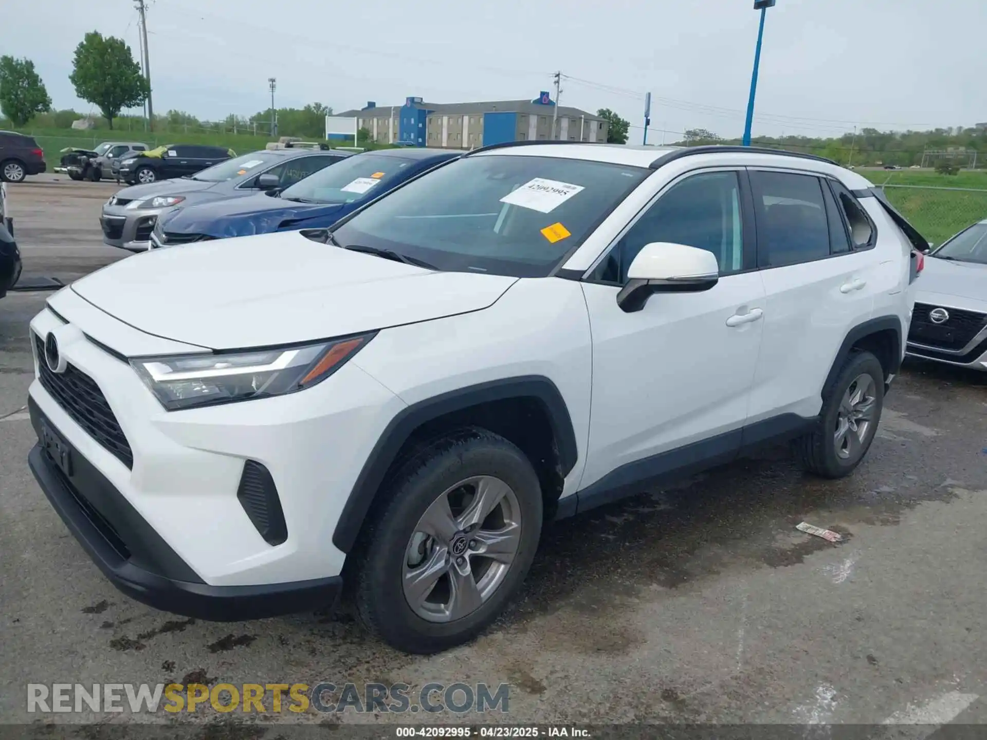 2 Photograph of a damaged car 2T3P1RFV9NC320375 TOYOTA RAV4 2022