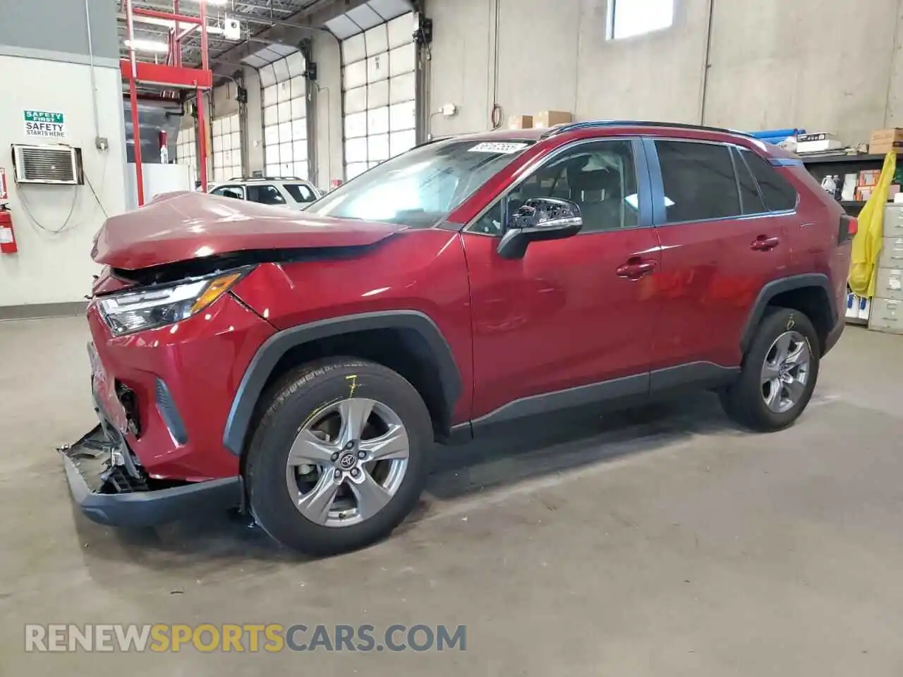 1 Photograph of a damaged car 2T3P1RFVXNW281133 TOYOTA RAV4 2022