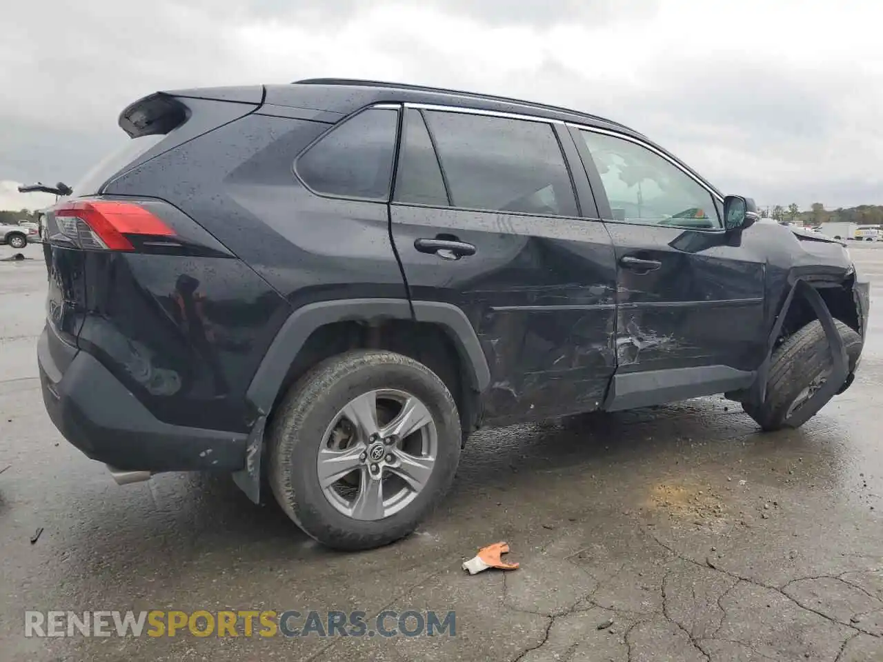 3 Photograph of a damaged car 2T3W1RFV2NC202003 TOYOTA RAV4 2022