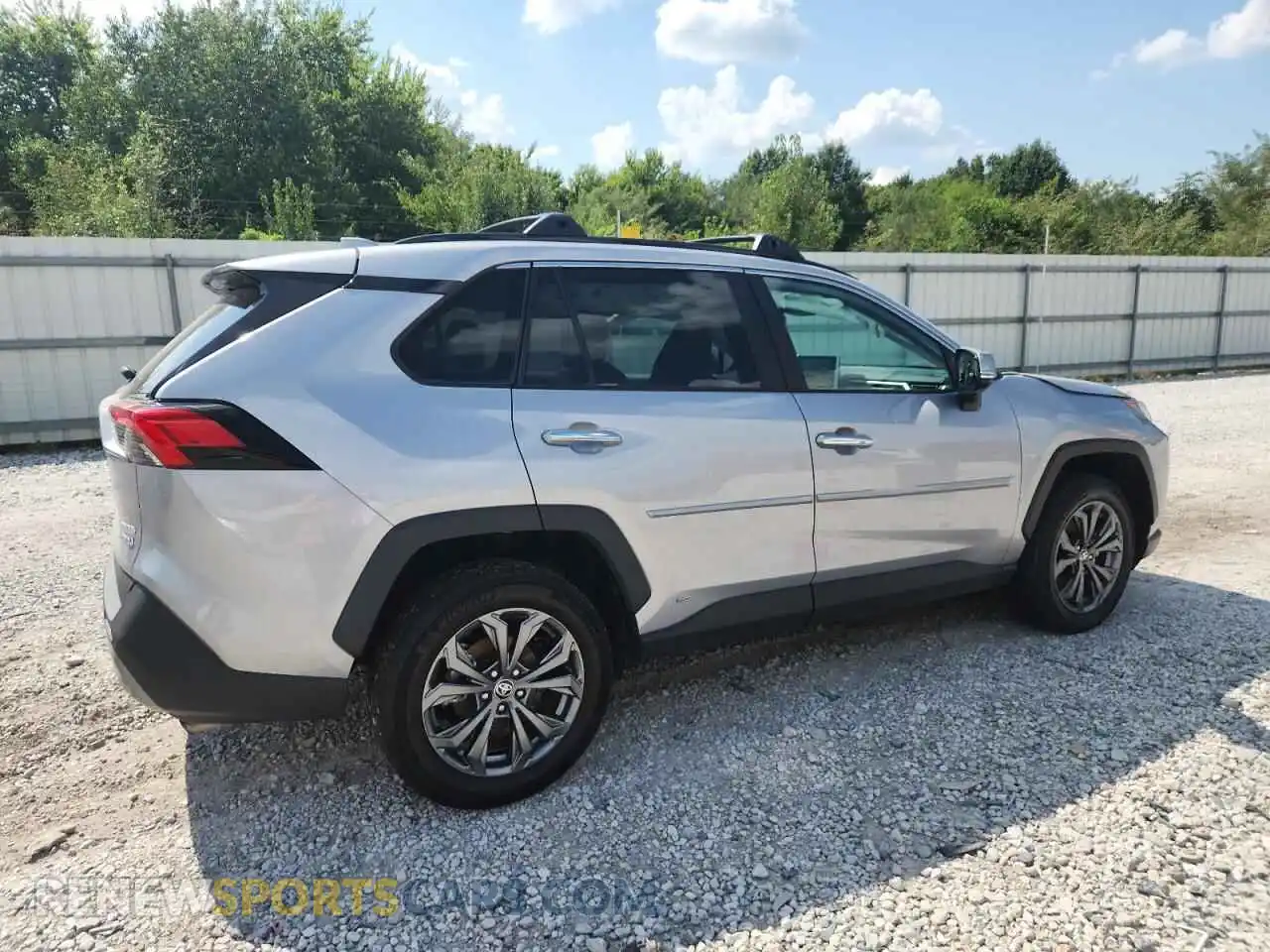 3 Photograph of a damaged car 4T3D6RFV8NU077175 TOYOTA RAV4 2022