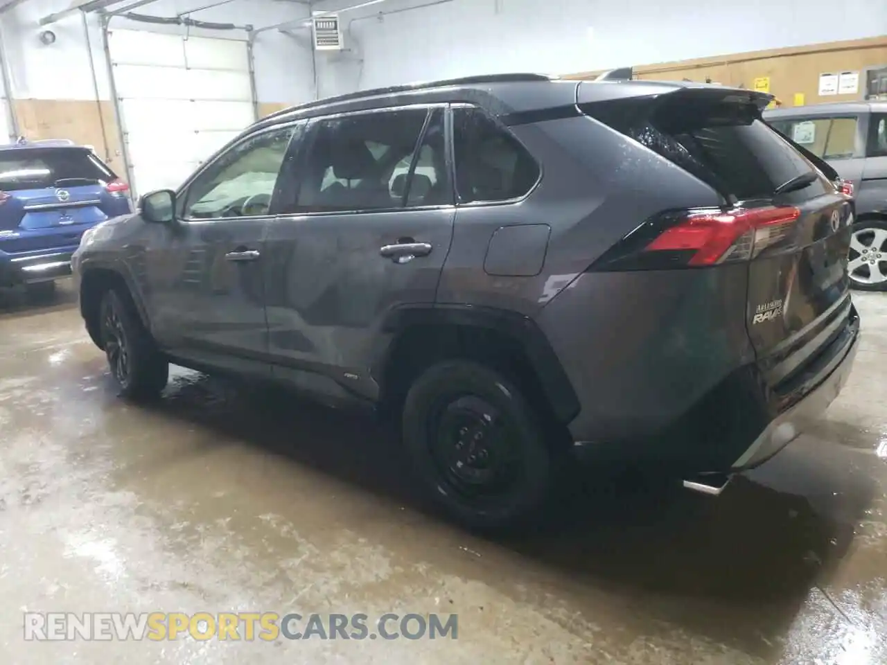 2 Photograph of a damaged car JTM16RFV4NJ017055 TOYOTA RAV4 2022