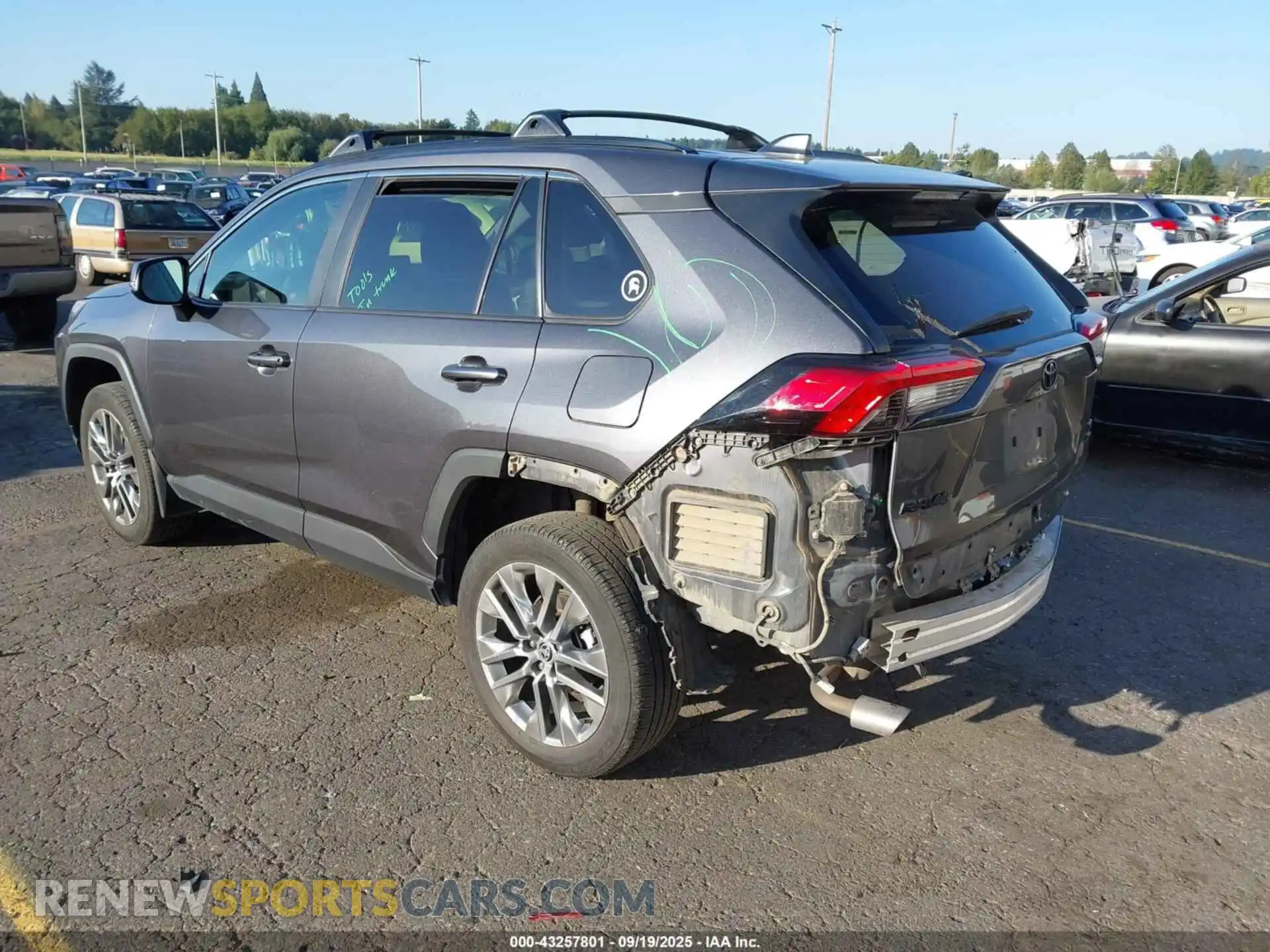 3 Photograph of a damaged car 2T3A1RFV3PC346897 TOYOTA RAV4 2023