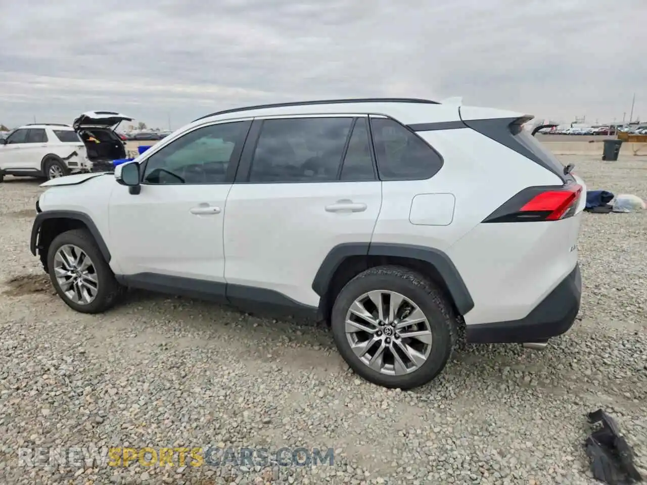 2 Photograph of a damaged car 2T3A1RFV4PW406751 TOYOTA RAV4 2023