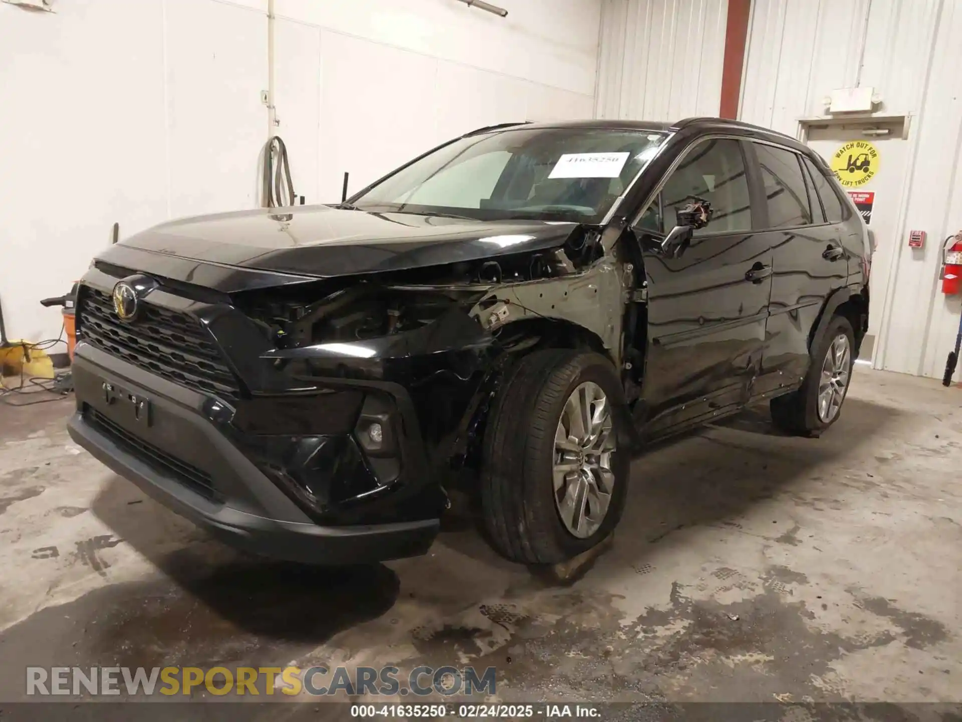 2 Photograph of a damaged car 2T3A1RFV6PC392062 TOYOTA RAV4 2023