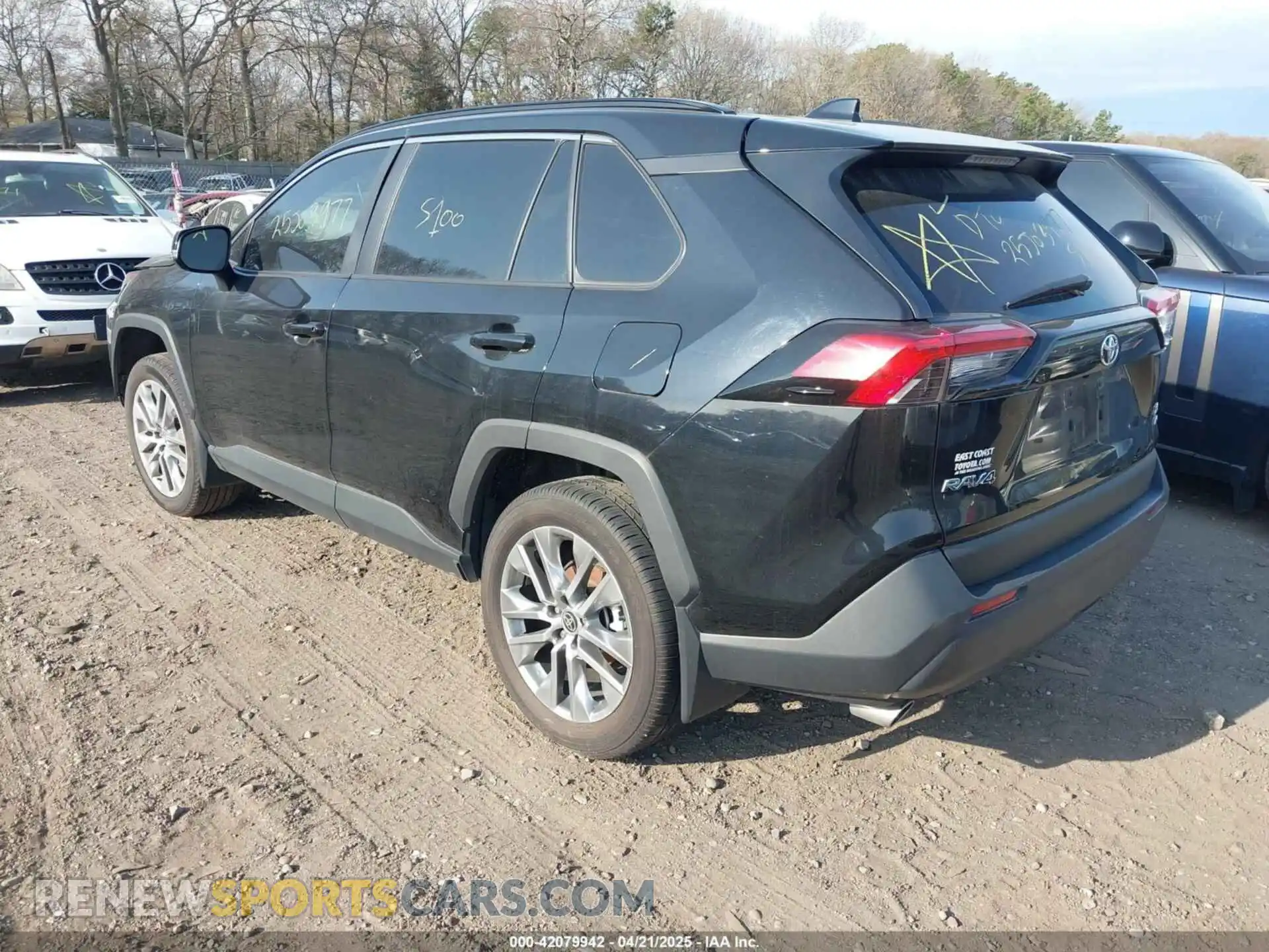 3 Photograph of a damaged car 2T3A1RFV9PC335936 TOYOTA RAV4 2023