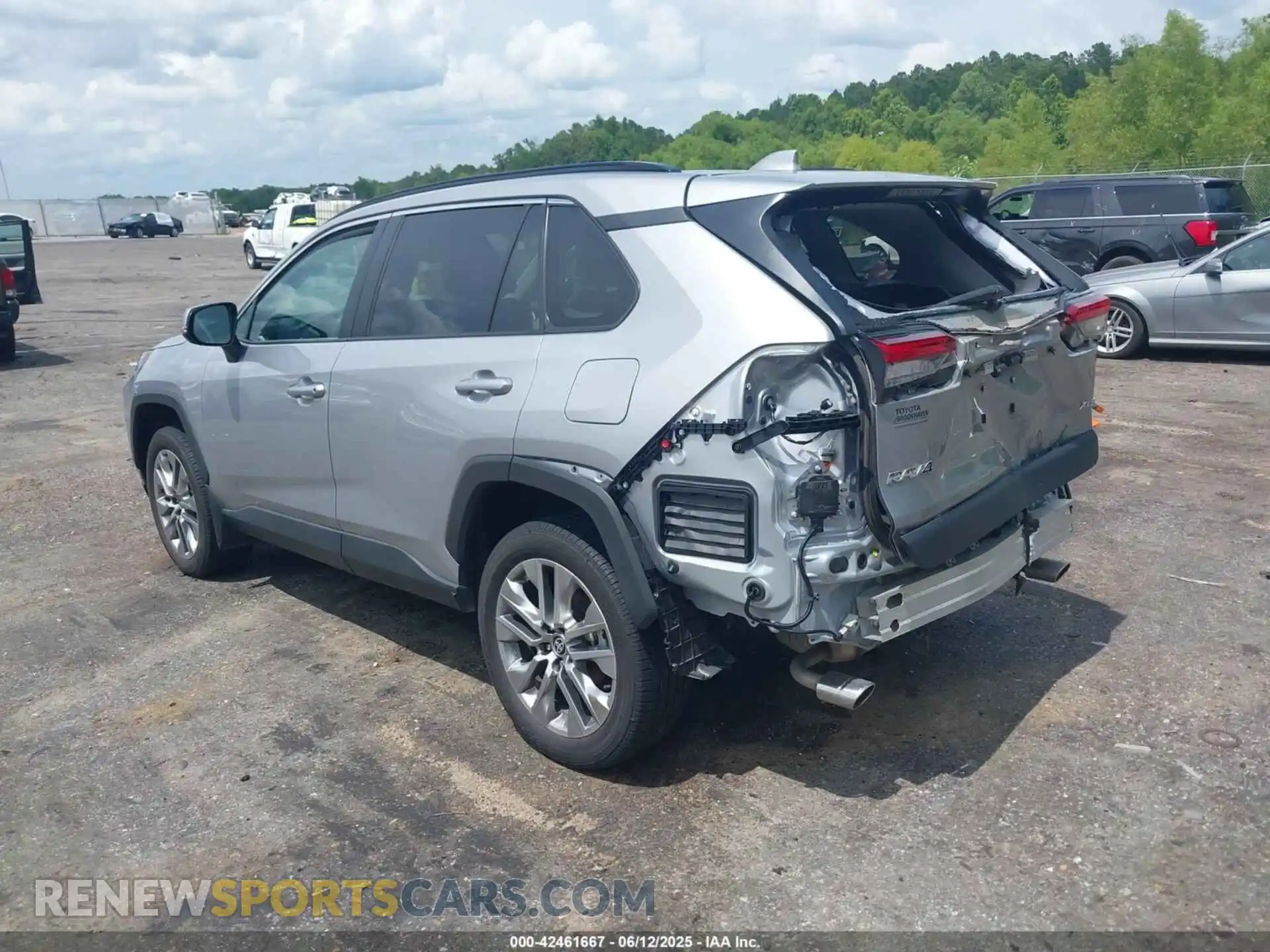 3 Photograph of a damaged car 2T3C1RFV2PC233063 TOYOTA RAV4 2023