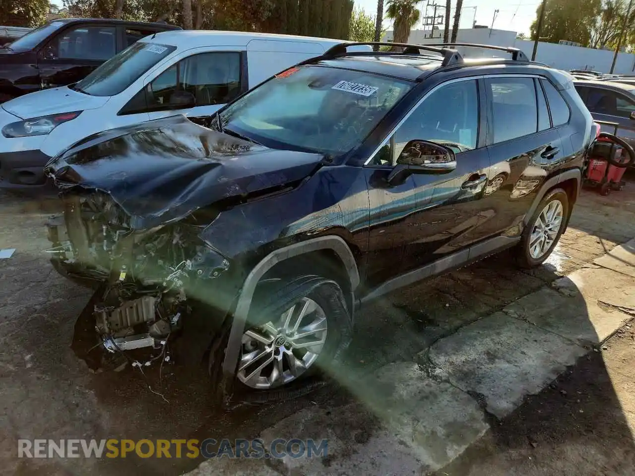1 Photograph of a damaged car 2T3C1RFV2PW278972 TOYOTA RAV4 2023