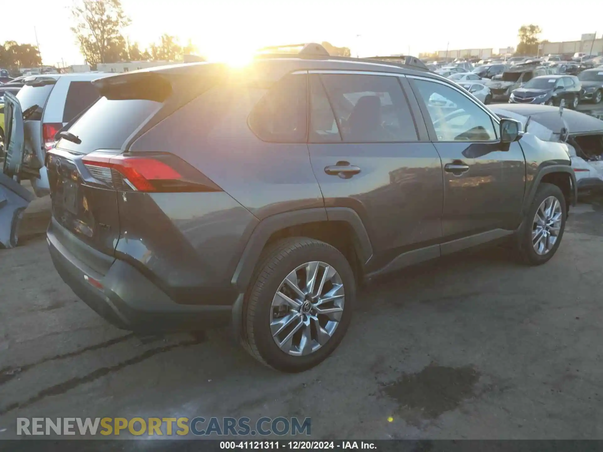 3 Photograph of a damaged car 2T3C1RFV3PC246954 TOYOTA RAV4 2023