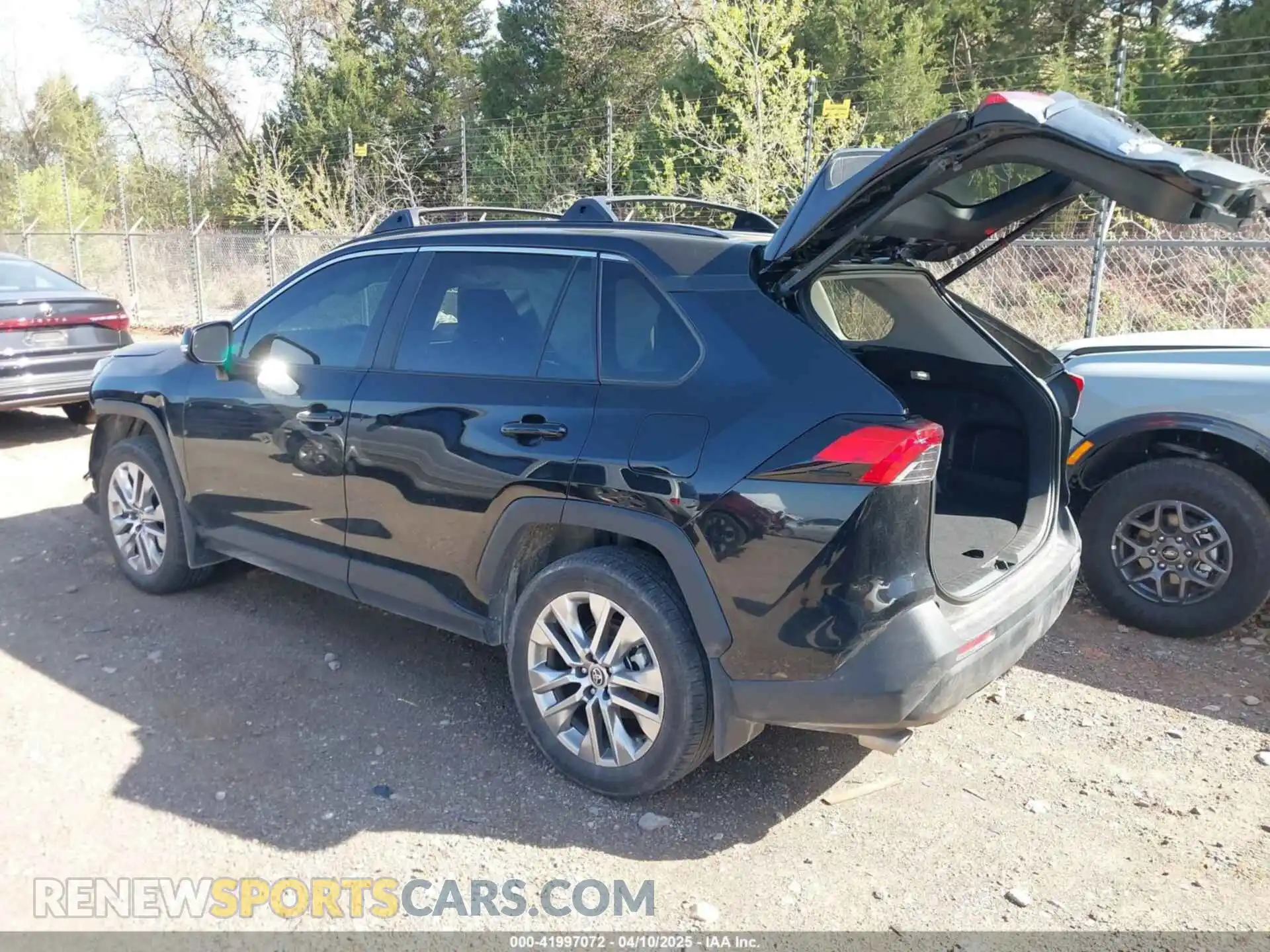 3 Photograph of a damaged car 2T3C1RFVXPC247647 TOYOTA RAV4 2023